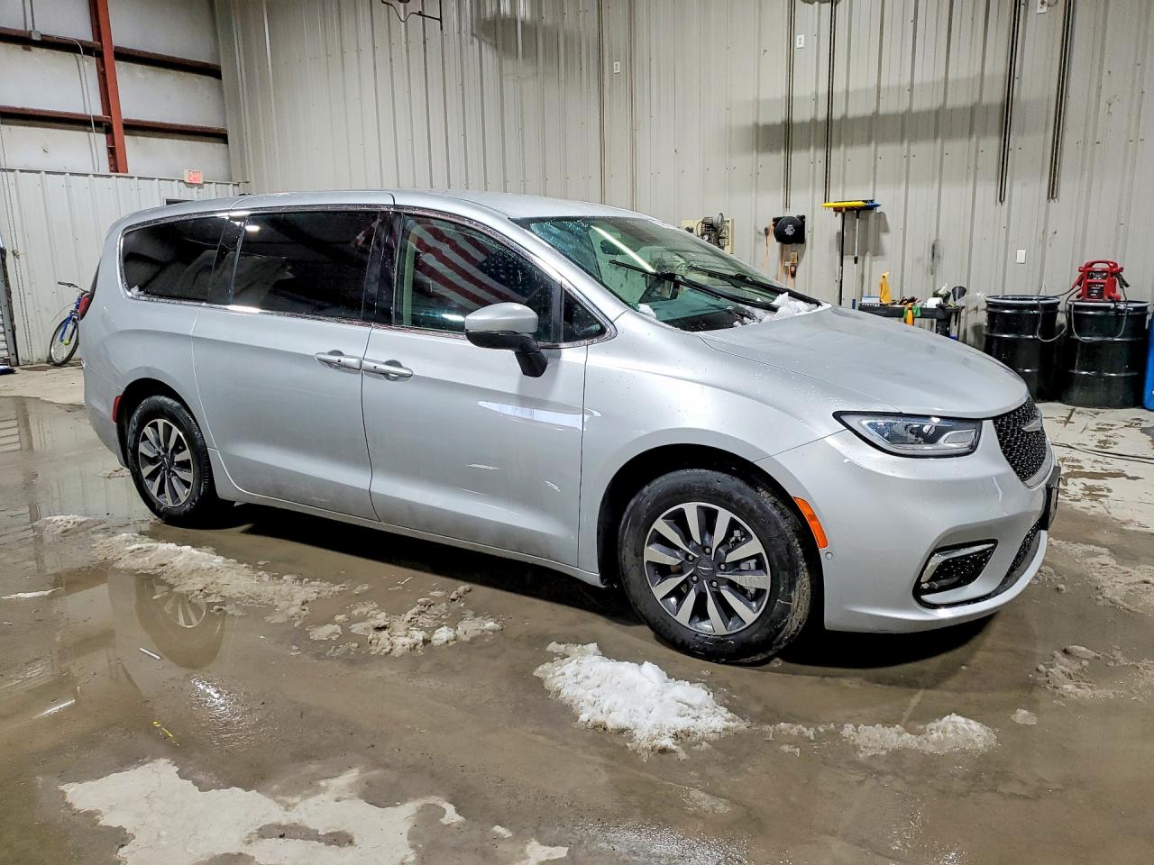 2023 Chrysler Pacifica Hybrid Touring L Silver vin: 2C4RC1L77PR527403