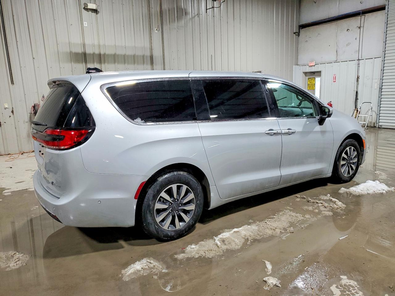 2023 Chrysler Pacifica Hybrid Touring L Silver vin: 2C4RC1L77PR527403