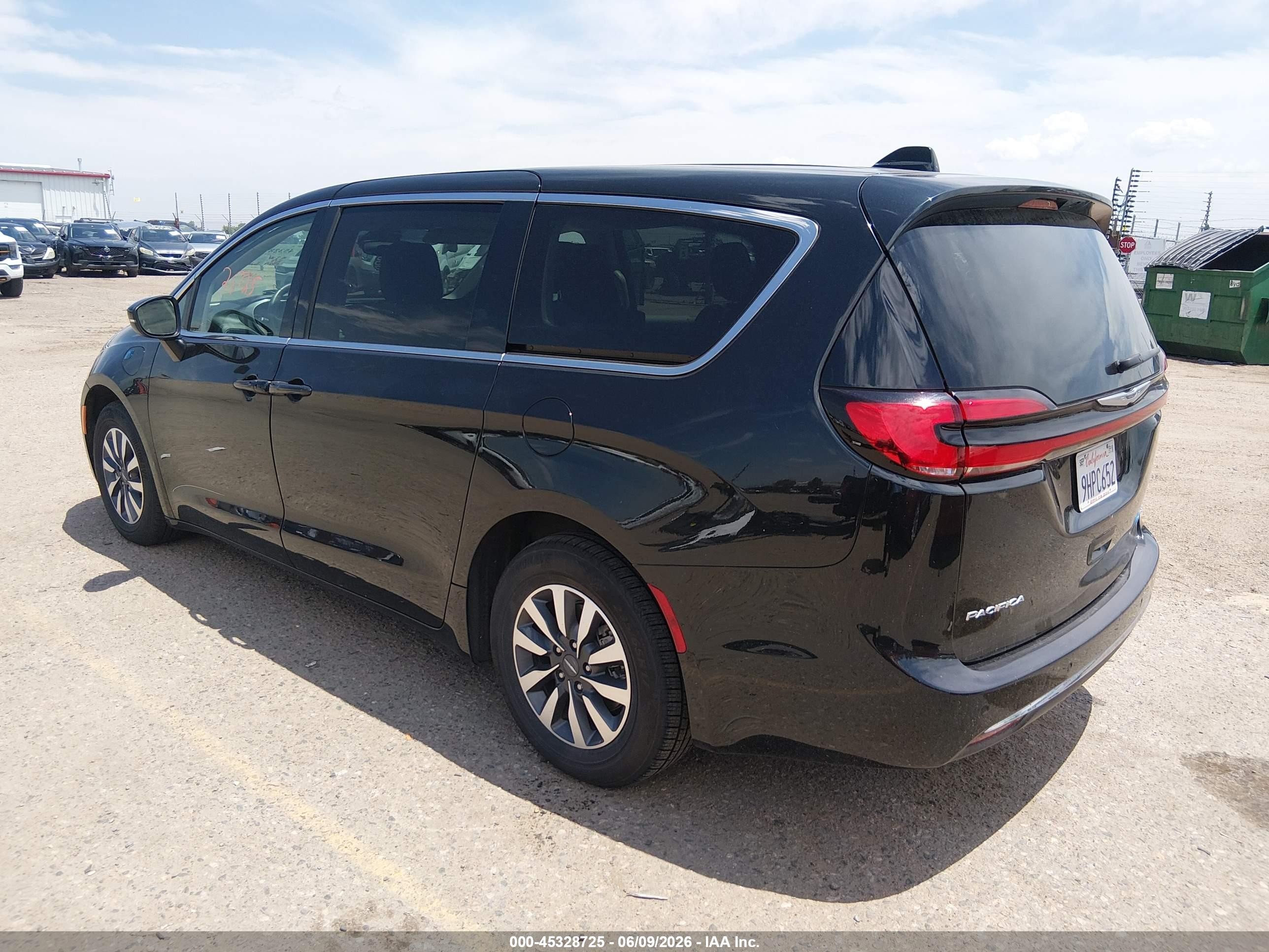 2023 Chrysler Pacifica Hybrid Touring L Black vin: 2C4RC1L7XPR626054