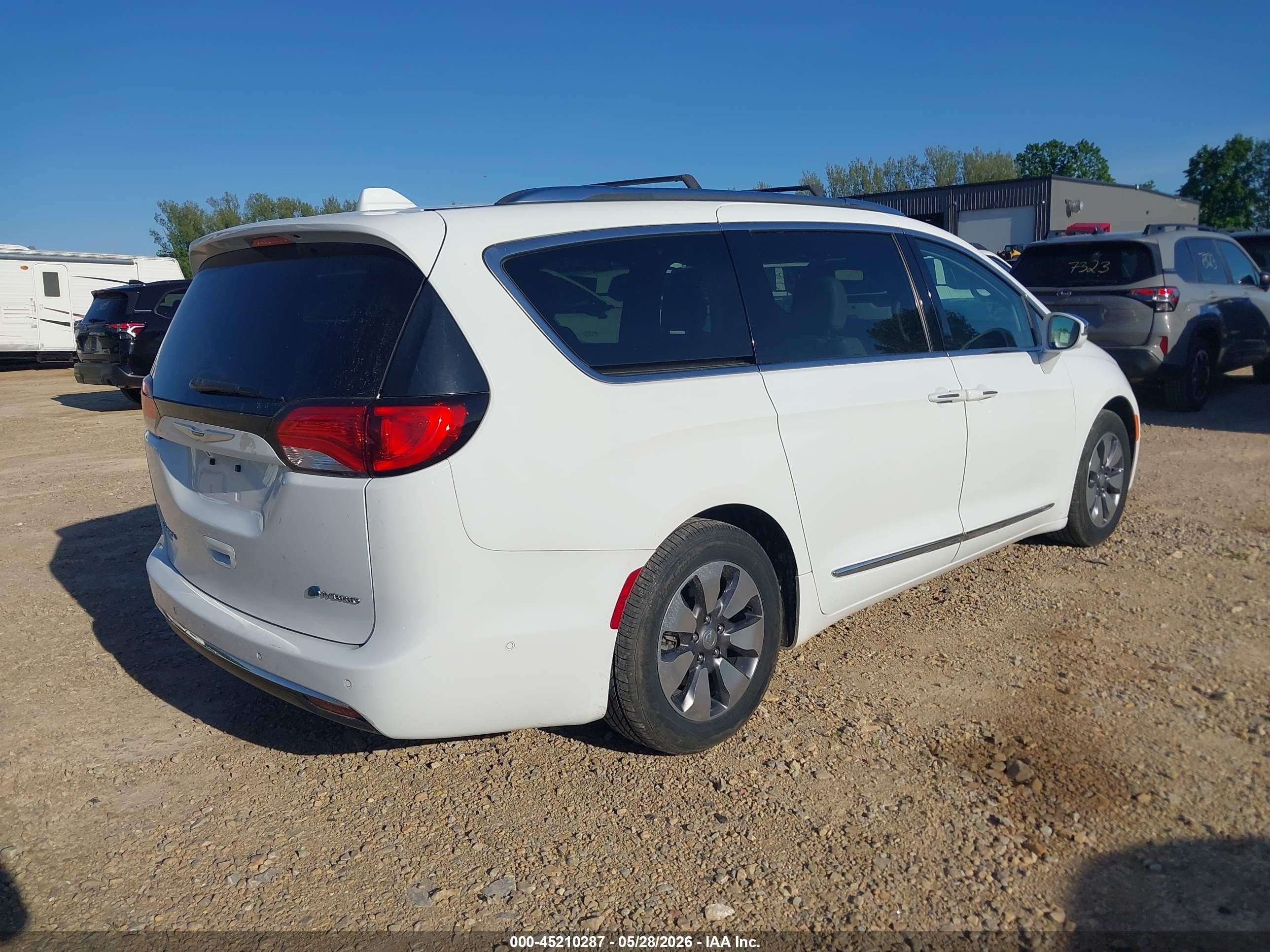 2017 Chrysler Pacifica Hybrid Platinum White vin: 2C4RC1N70HR709488