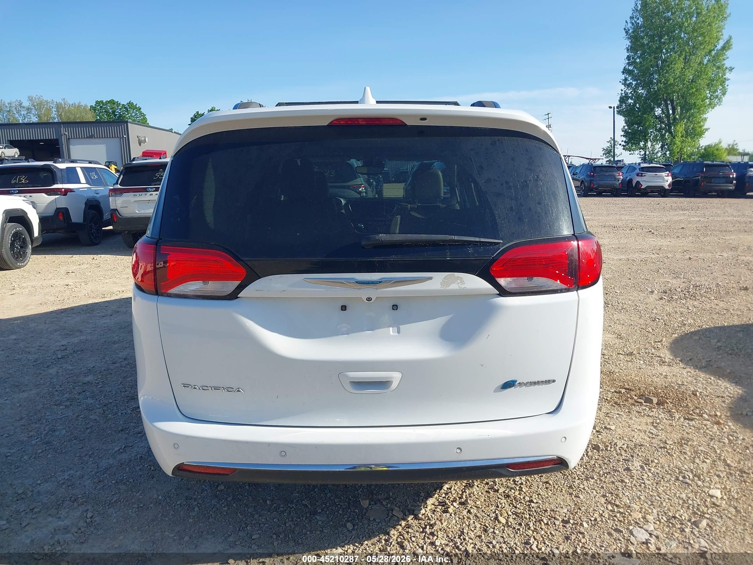 2017 Chrysler Pacifica Hybrid Platinum White vin: 2C4RC1N70HR709488