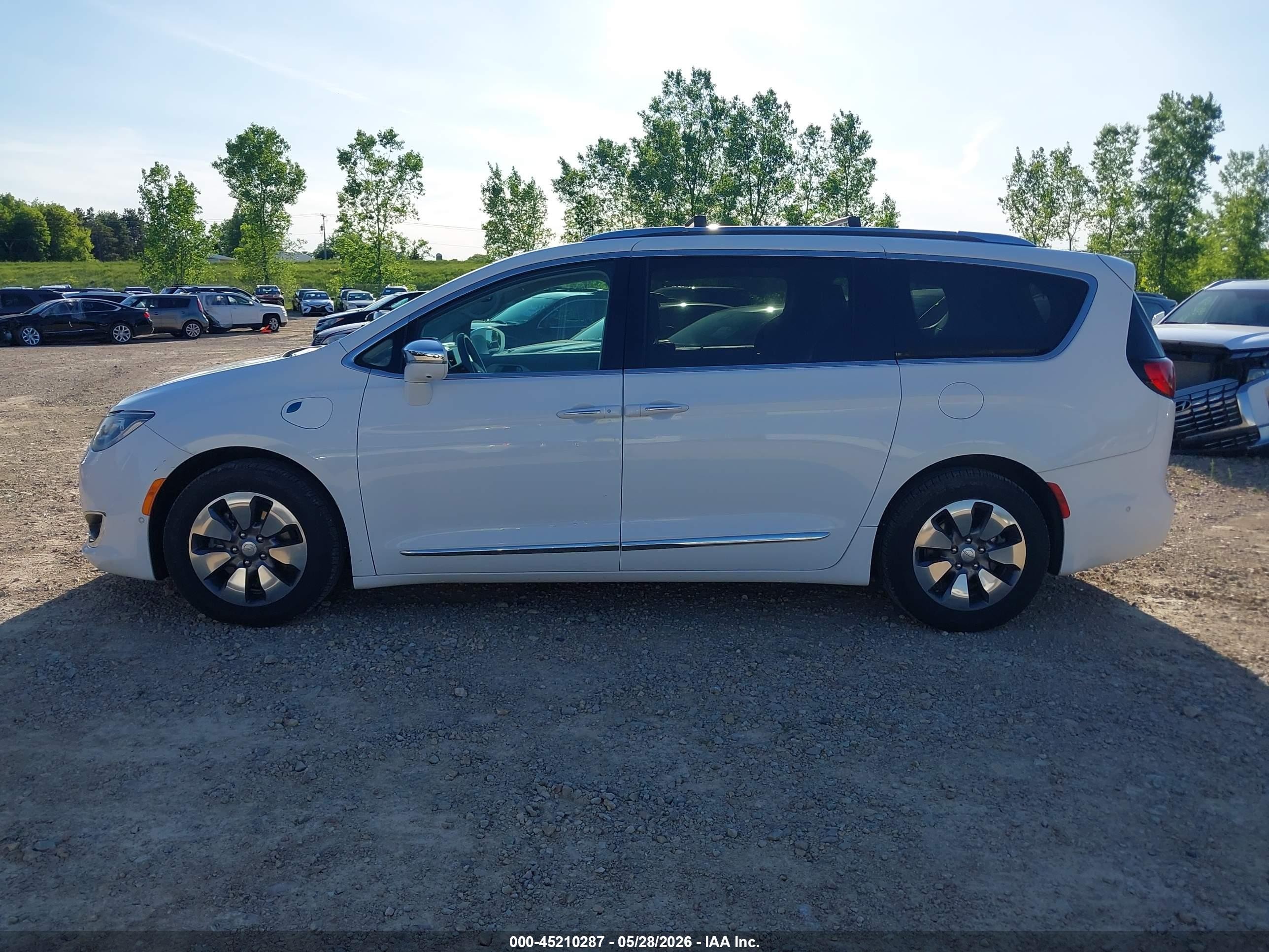 2017 Chrysler Pacifica Hybrid Platinum White vin: 2C4RC1N70HR709488