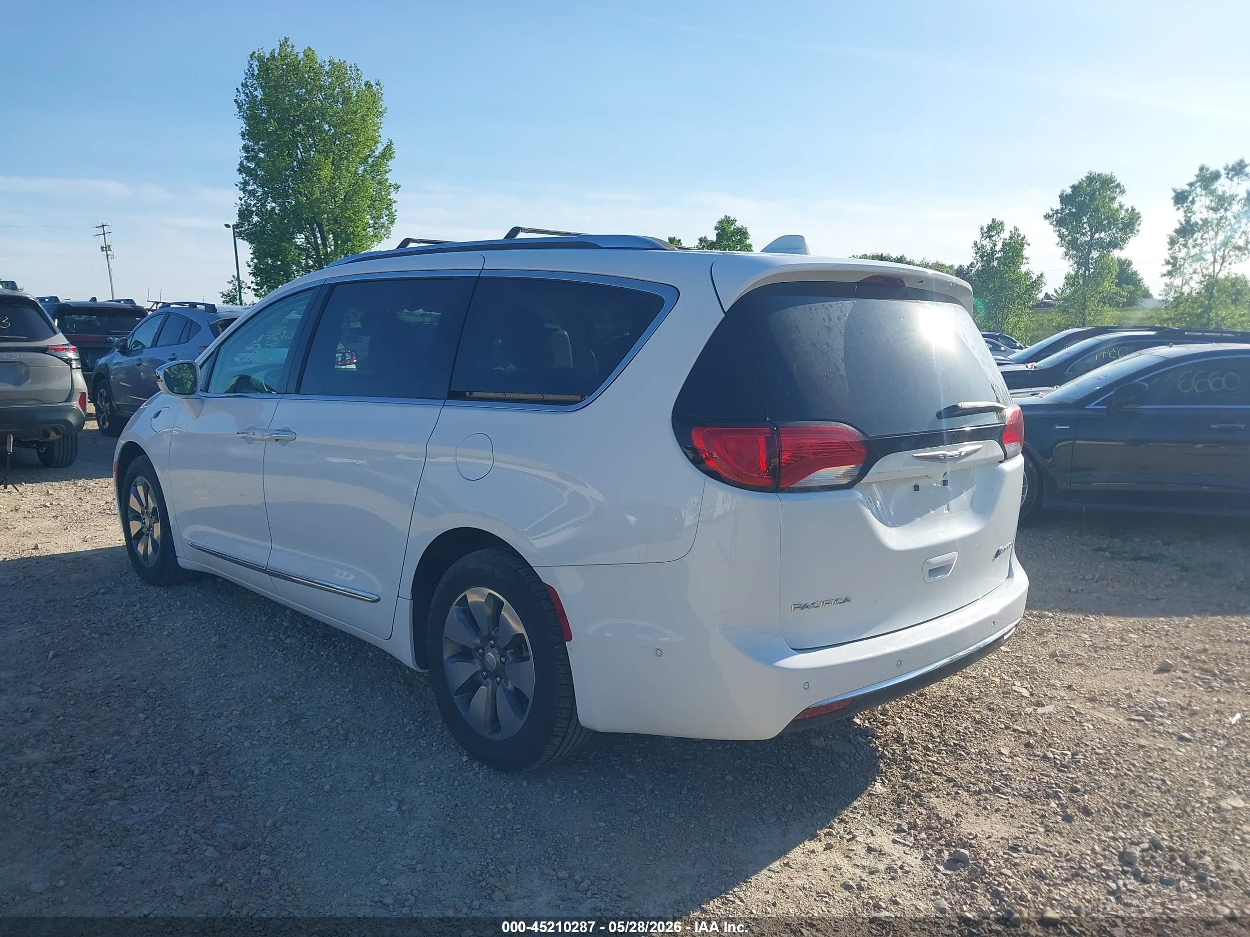 2017 Chrysler Pacifica Hybrid Platinum White vin: 2C4RC1N70HR709488