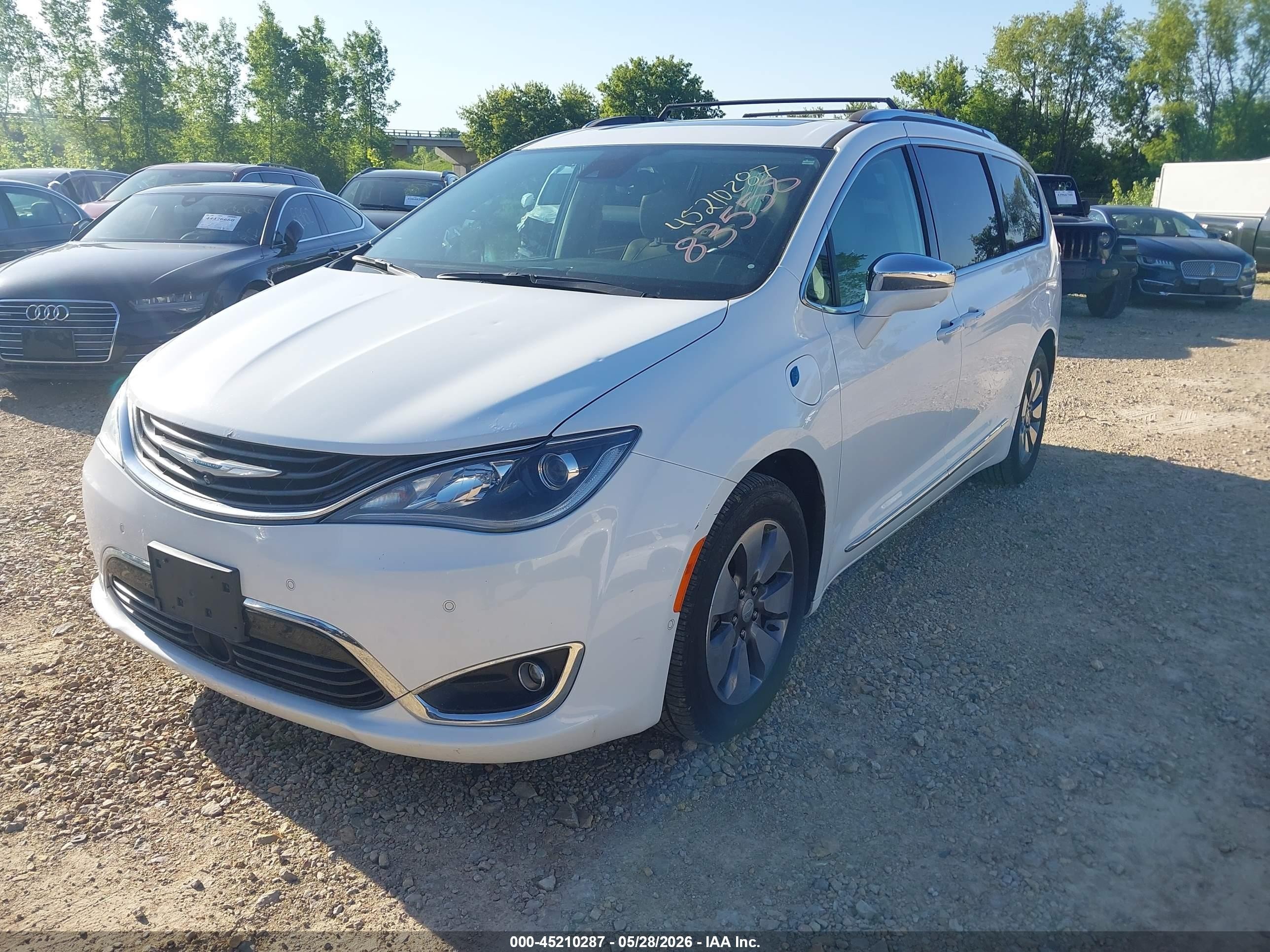 2017 Chrysler Pacifica Hybrid Platinum White vin: 2C4RC1N70HR709488