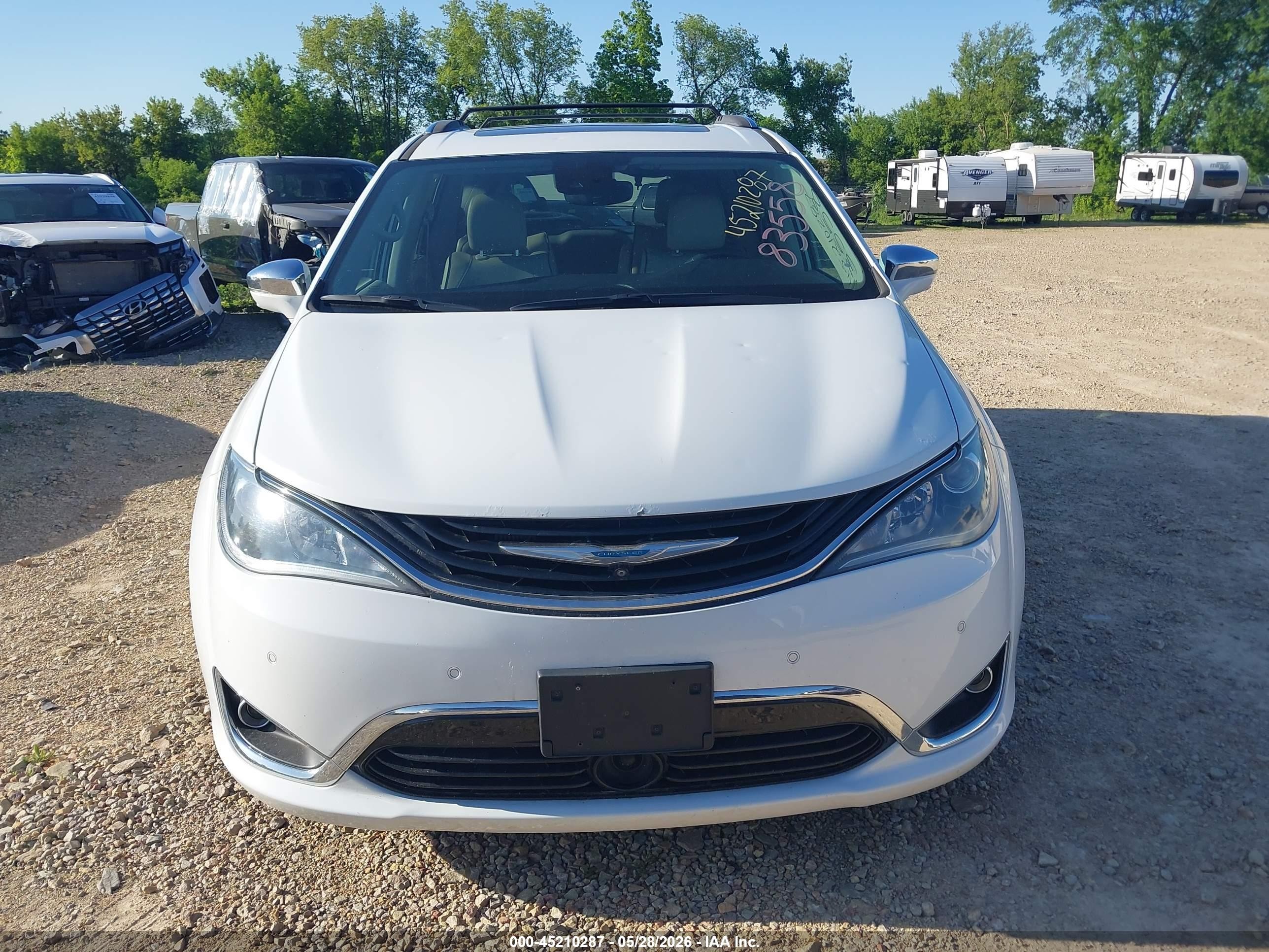 2017 Chrysler Pacifica Hybrid Platinum White vin: 2C4RC1N70HR709488
