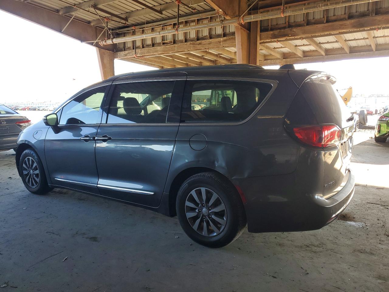 2019 Chrysler Pacifica Hybrid Limited Gray vin: 2C4RC1N70KR645492