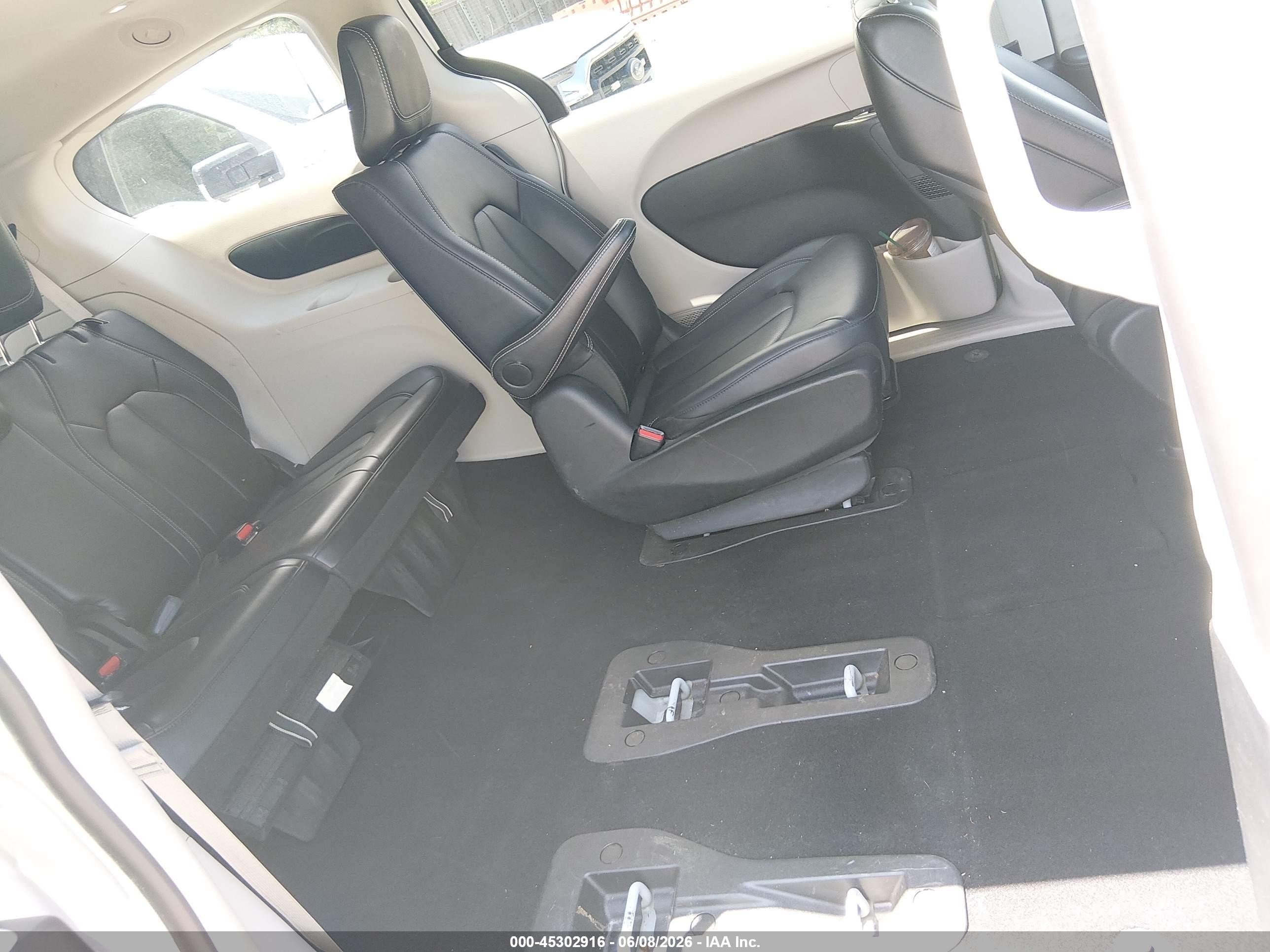 2024 Chrysler Pacifica Hybrid Select White vin: 2C4RC1S71RR198735