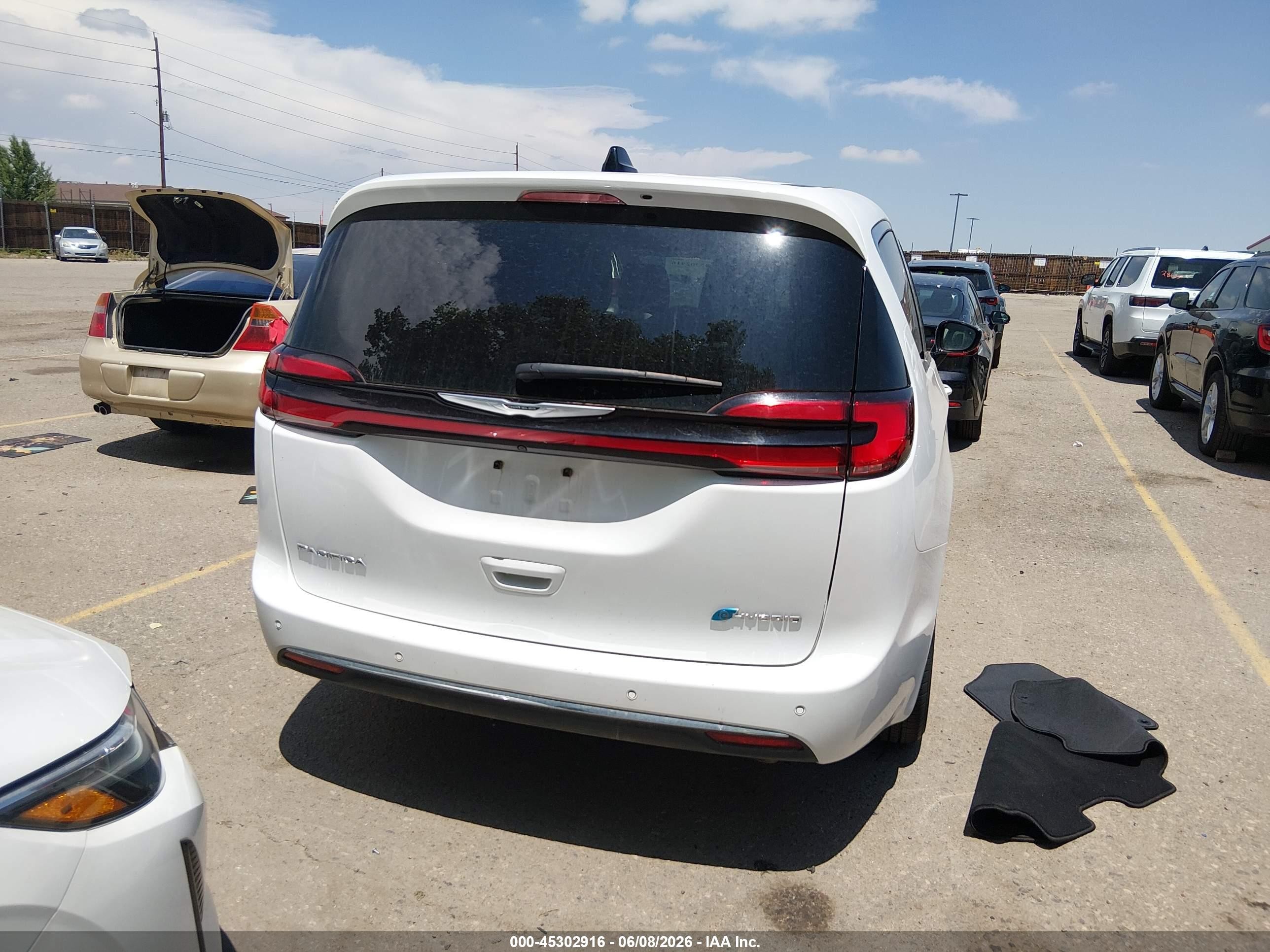 2024 Chrysler Pacifica Hybrid Select White vin: 2C4RC1S71RR198735