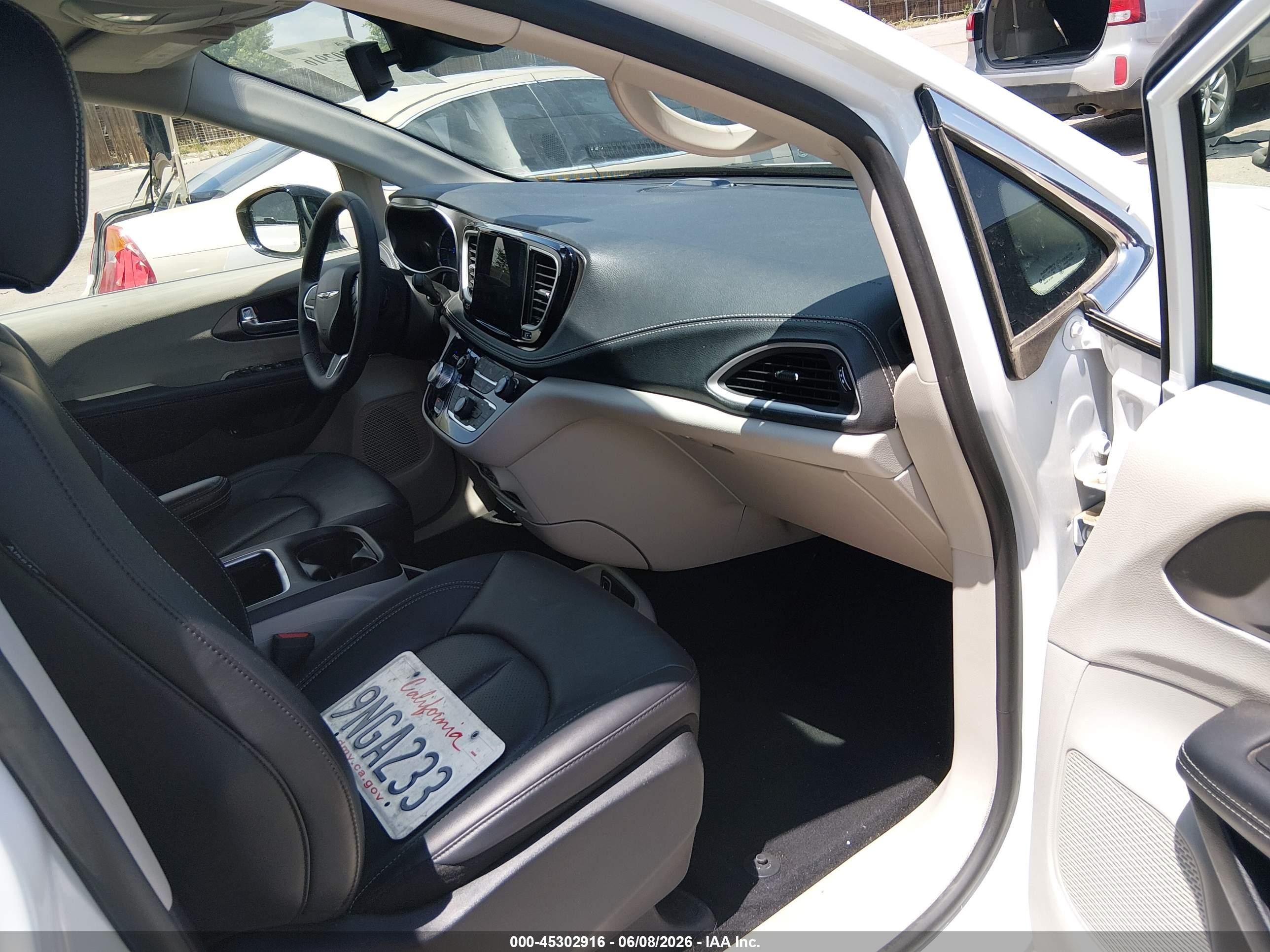 2024 Chrysler Pacifica Hybrid Select White vin: 2C4RC1S71RR198735