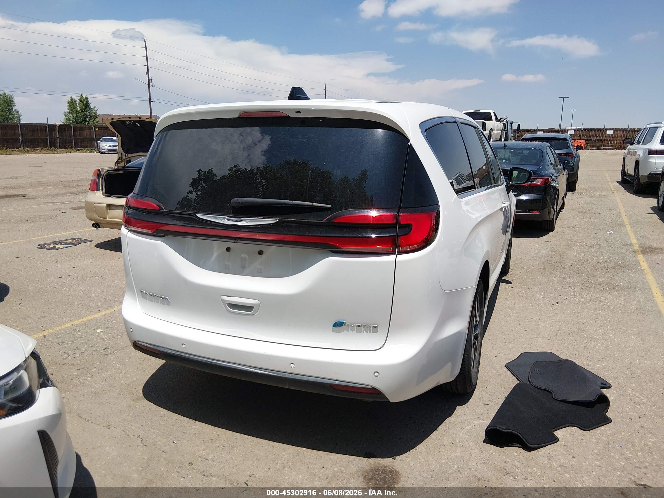 2024 Chrysler Pacifica Hybrid Select White vin: 2C4RC1S71RR198735