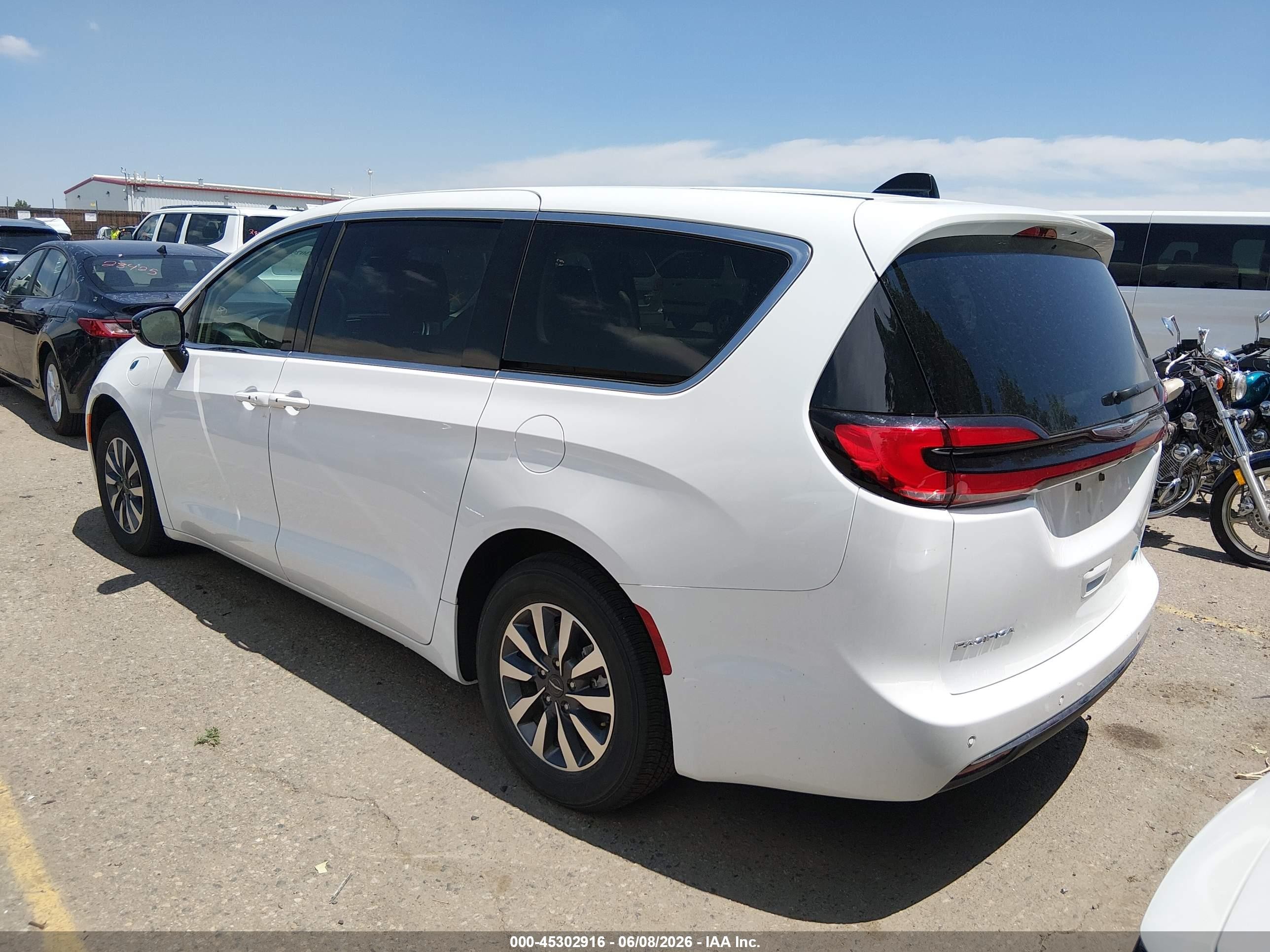 2024 Chrysler Pacifica Hybrid Select White vin: 2C4RC1S71RR198735
