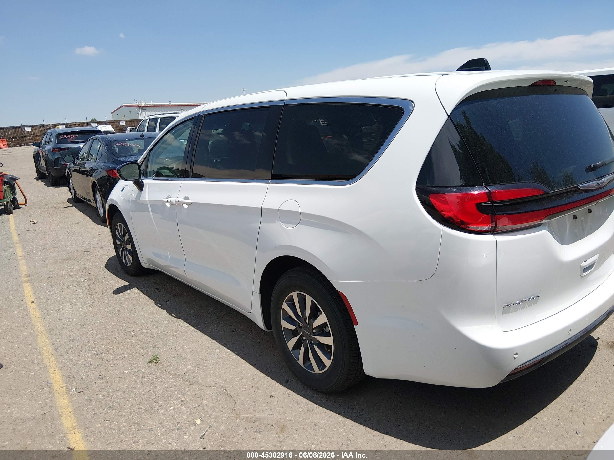 2024 Chrysler Pacifica Hybrid Select White vin: 2C4RC1S71RR198735