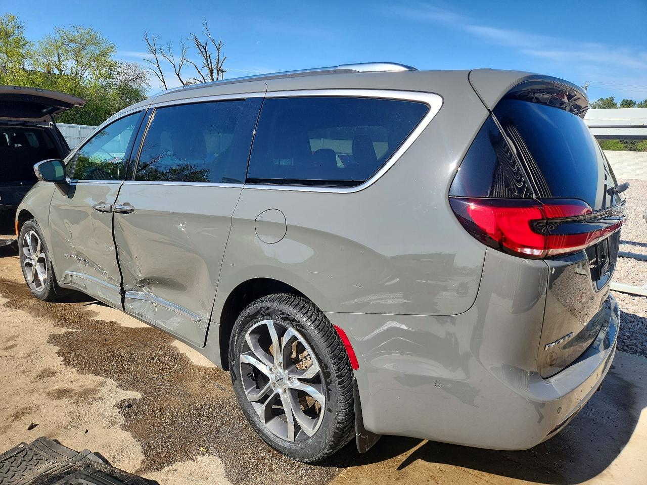 2021 Chrysler Pacifica Pinnacle Gray vin: 2C4RC3PG1MR569275
