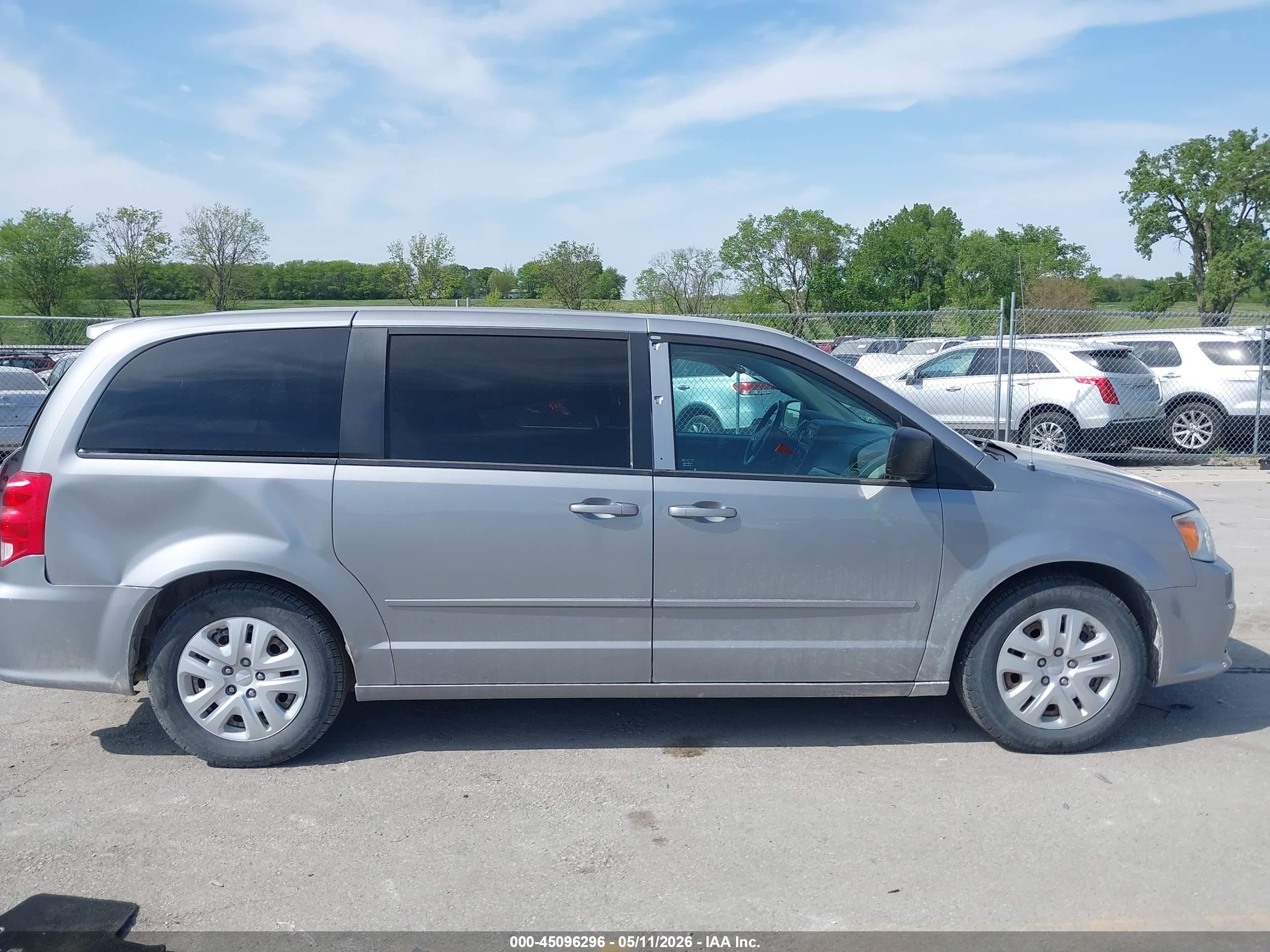 2015 Dodge Grand Caravan Se Серебряный vin: 2C4RDGBG1FR660349