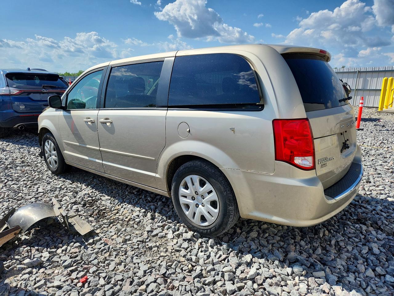 2015 Dodge Grand Caravan Se Желто-коричневый vin: 2C4RDGBG4FR558575