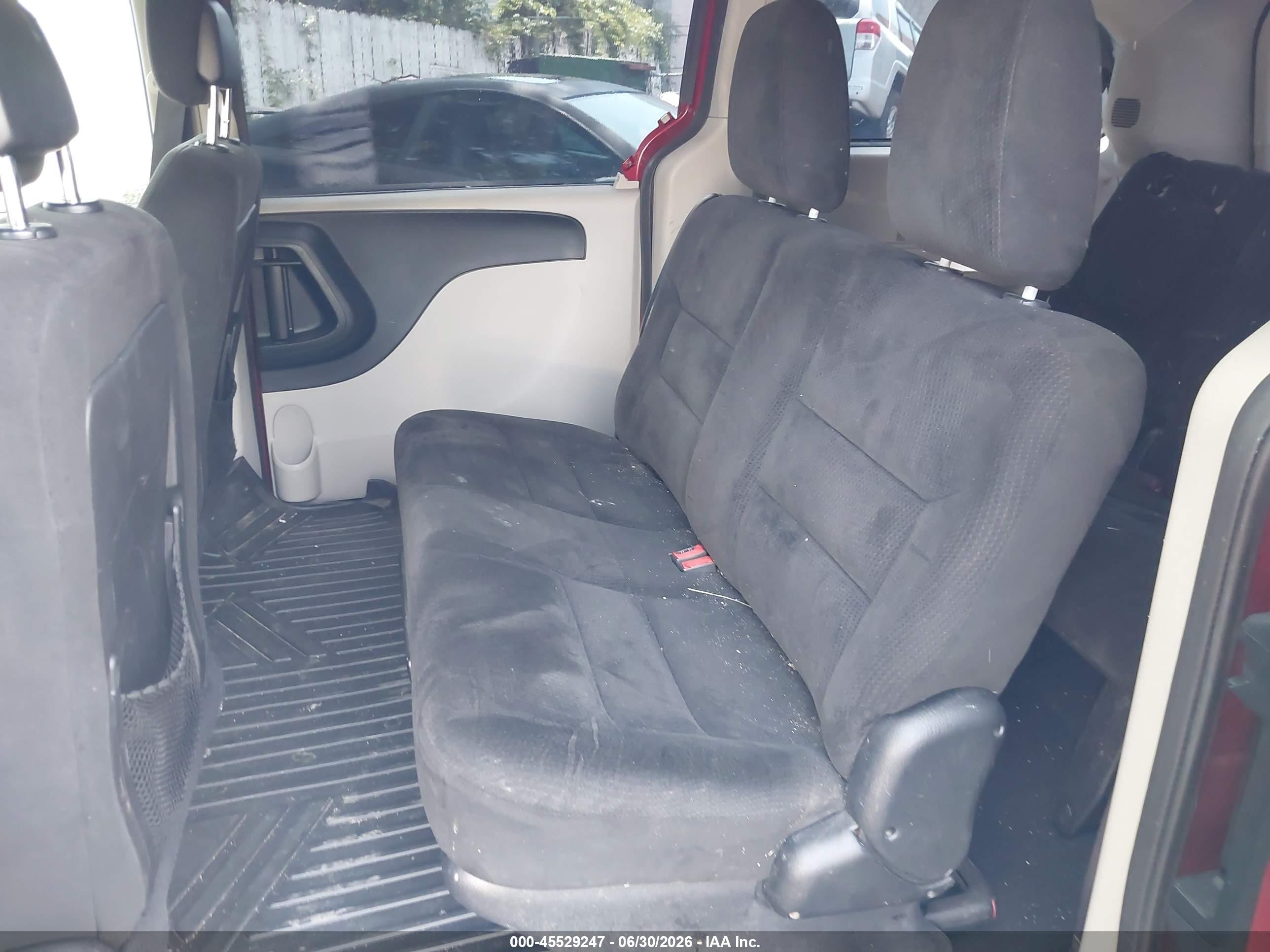 2015 Dodge Grand Caravan American Value Pkg Burgundy vin: 2C4RDGBG6FR668043