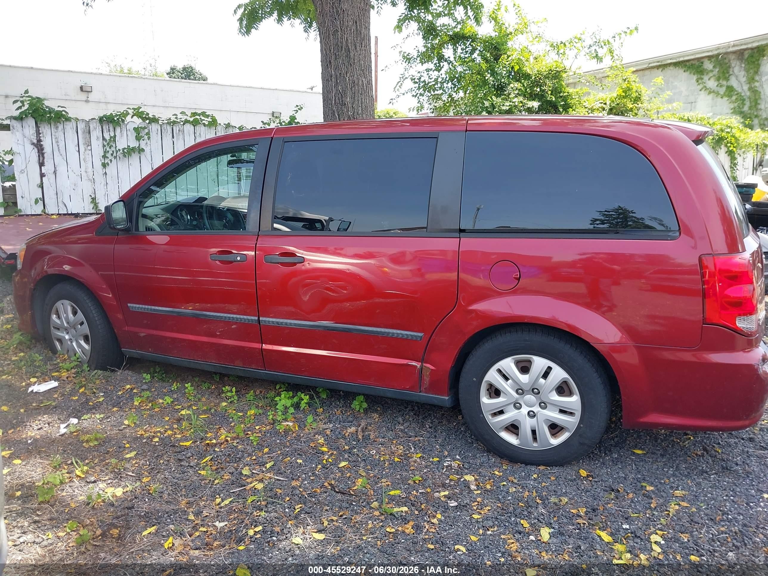 2015 Dodge Grand Caravan American Value Pkg Burgundy vin: 2C4RDGBG6FR668043