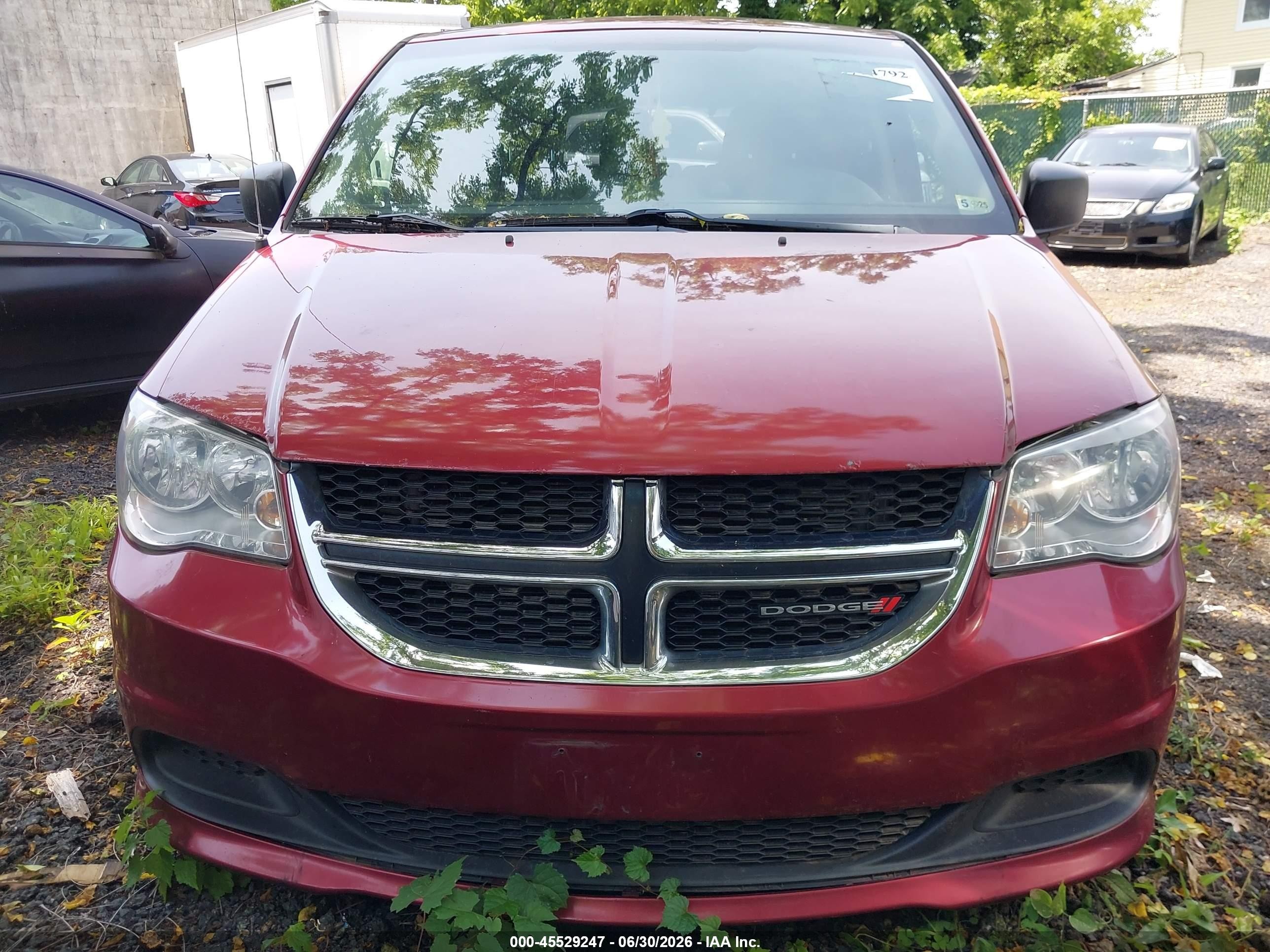 2015 Dodge Grand Caravan American Value Pkg Burgundy vin: 2C4RDGBG6FR668043
