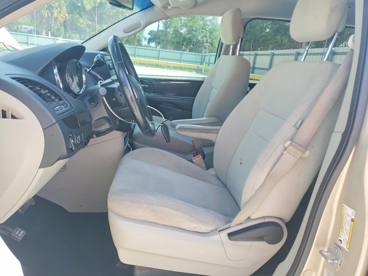 2015 Dodge Grand Caravan Se Бежевый vin: 2C4RDGBG8FR625193
