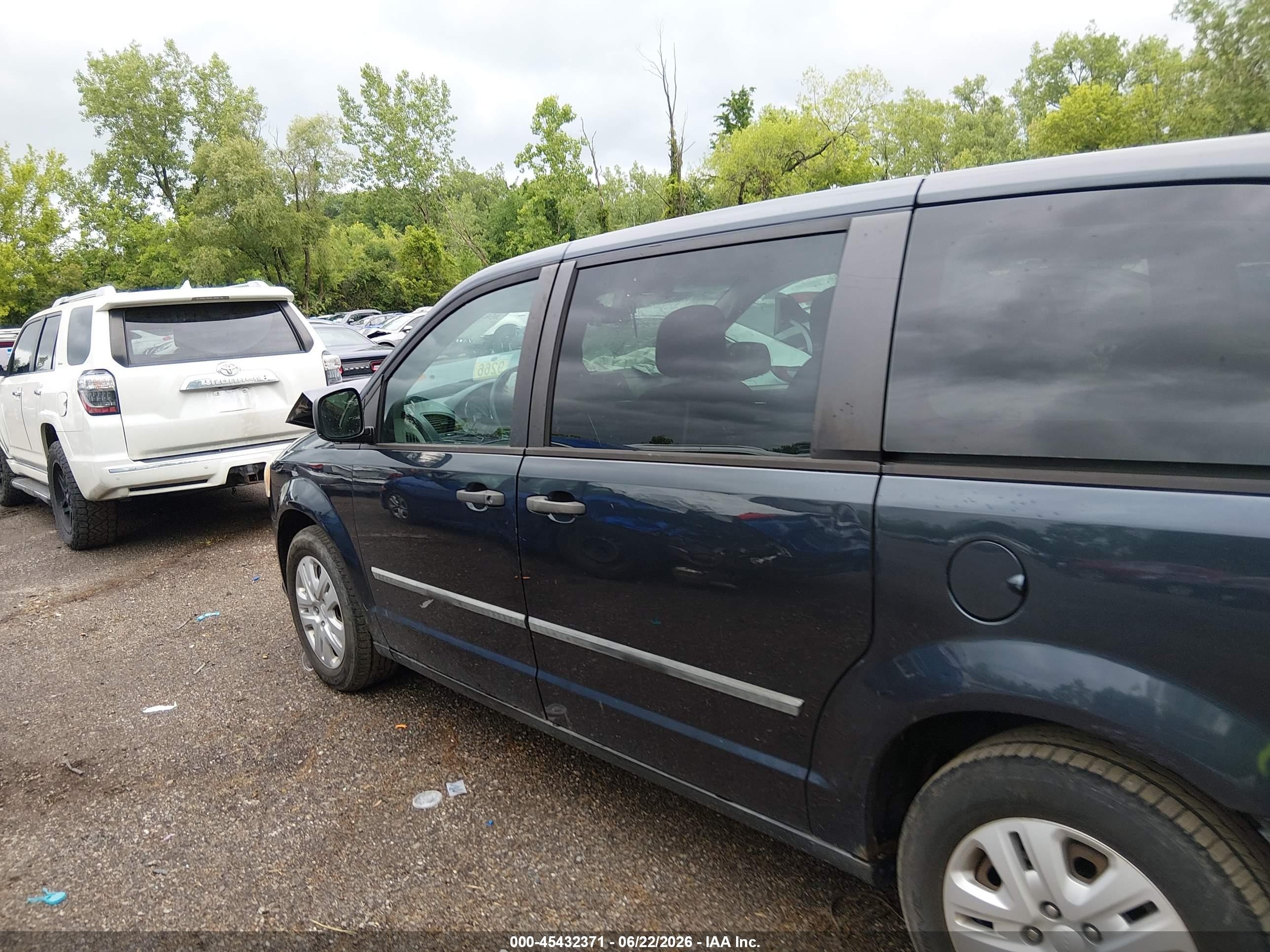 2014 Dodge Grand Caravan American Value Pkg Navy vin: 2C4RDGBG9ER161488