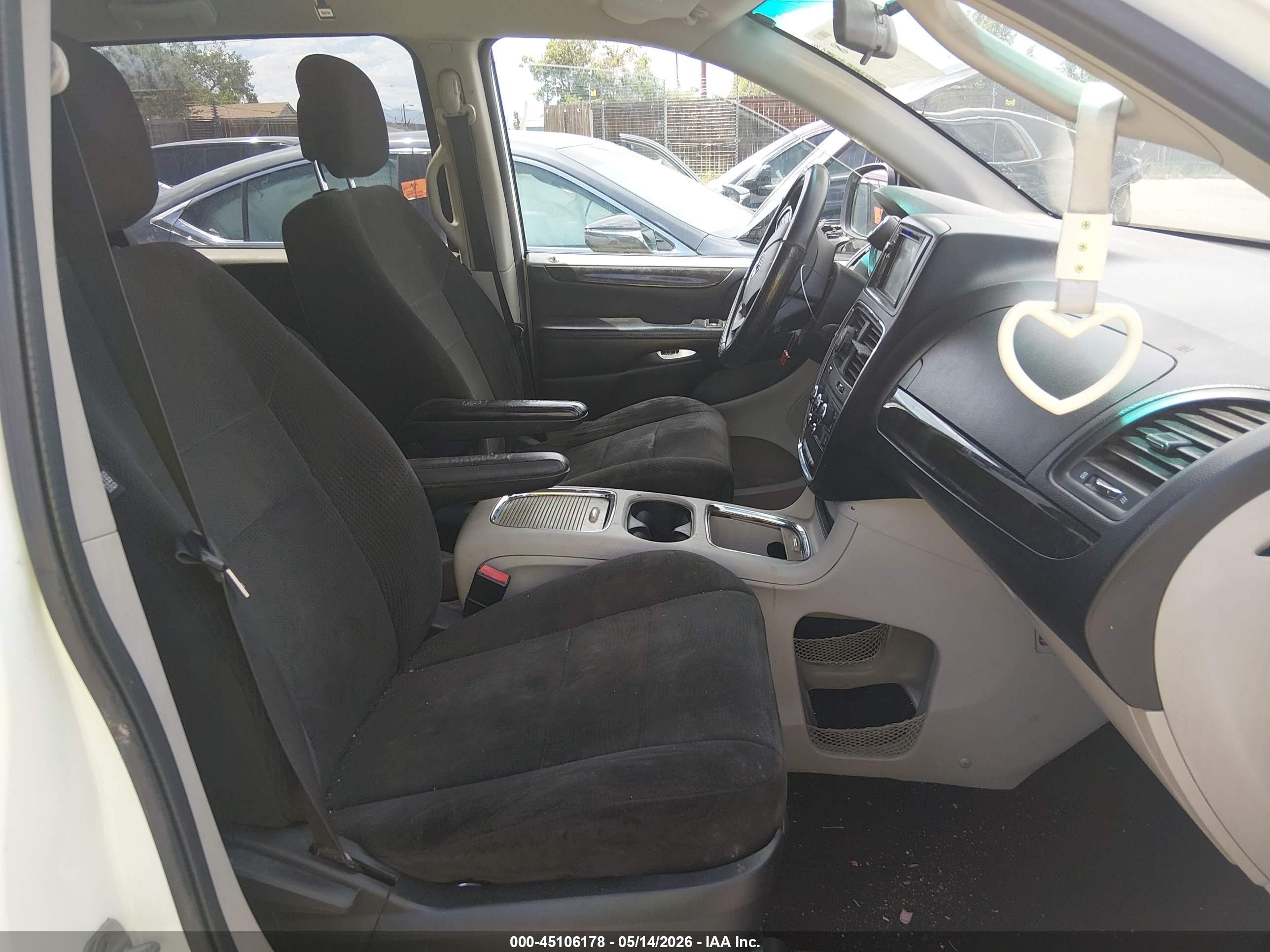 2013 Dodge Grand Caravan Sxt White vin: 2C4RDGCG0DR523382