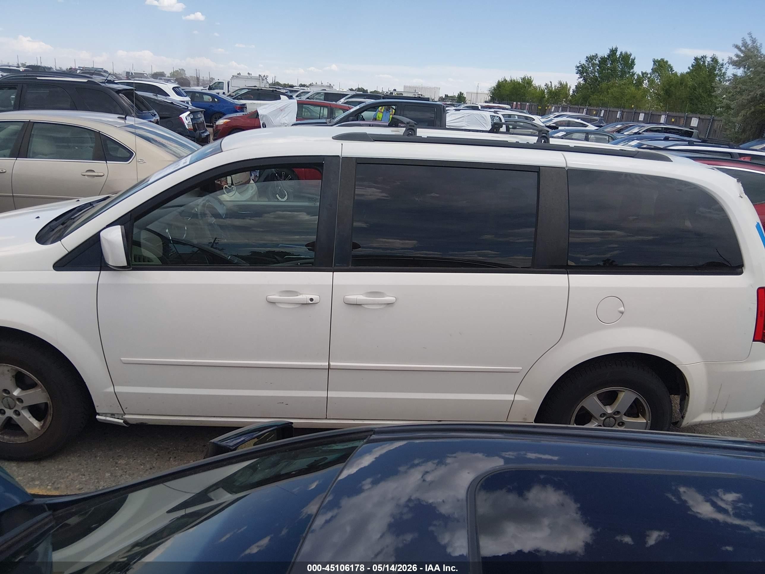 2013 Dodge Grand Caravan Sxt White vin: 2C4RDGCG0DR523382