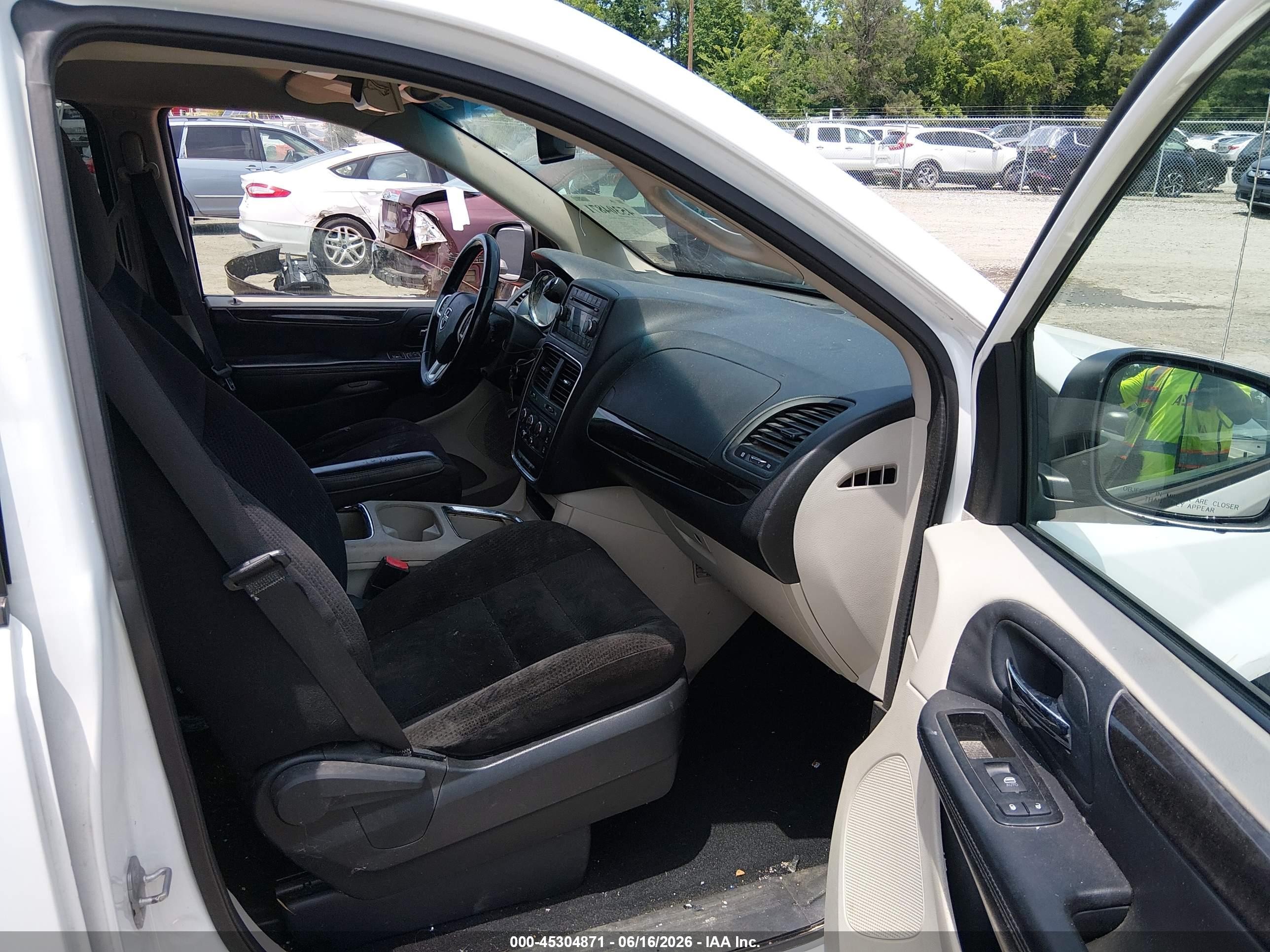 2014 Dodge Grand Caravan Sxt White vin: 2C4RDGCG0ER193776