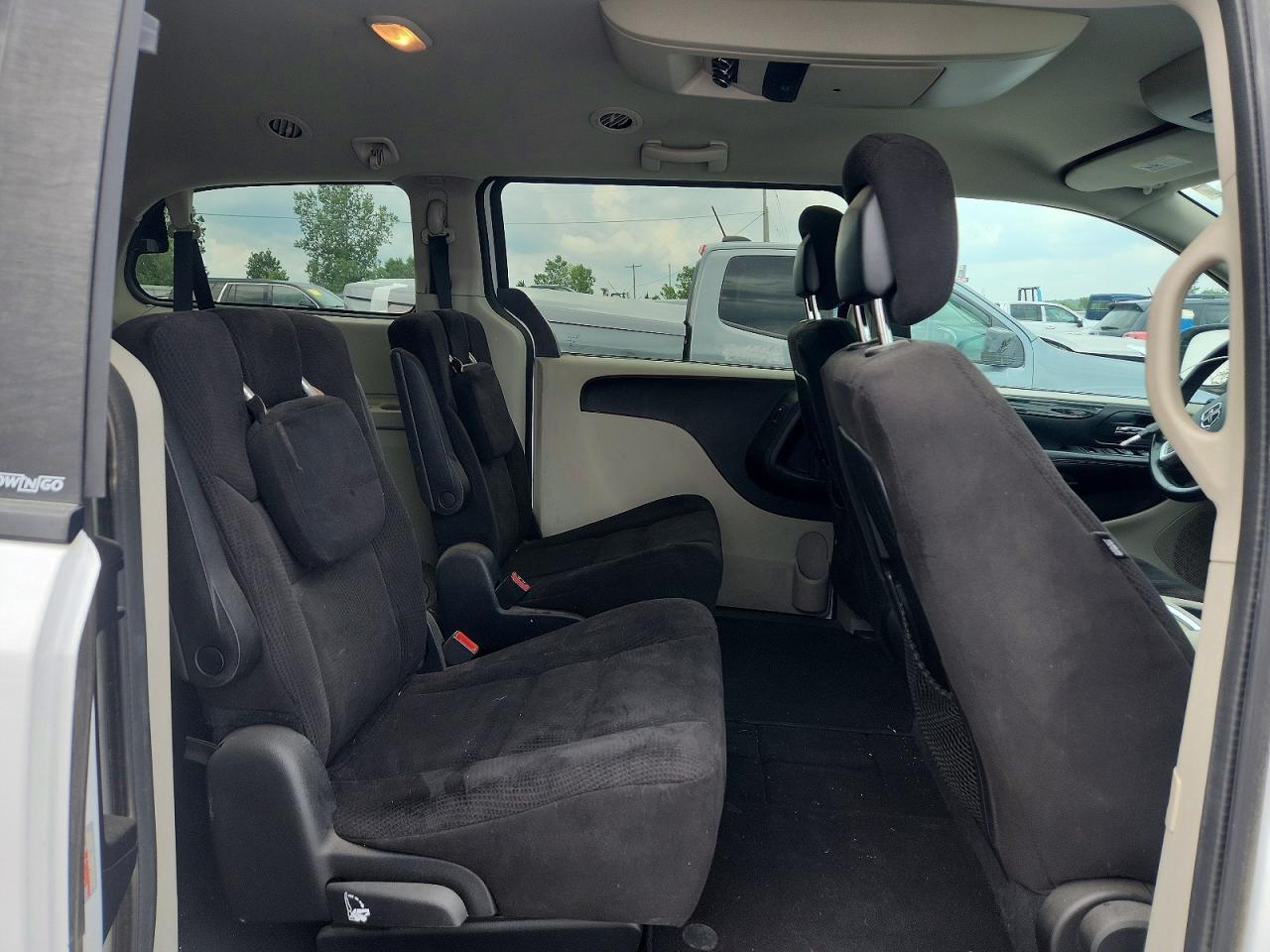 2014 Dodge Grand Caravan Sxt White vin: 2C4RDGCG0ER244077
