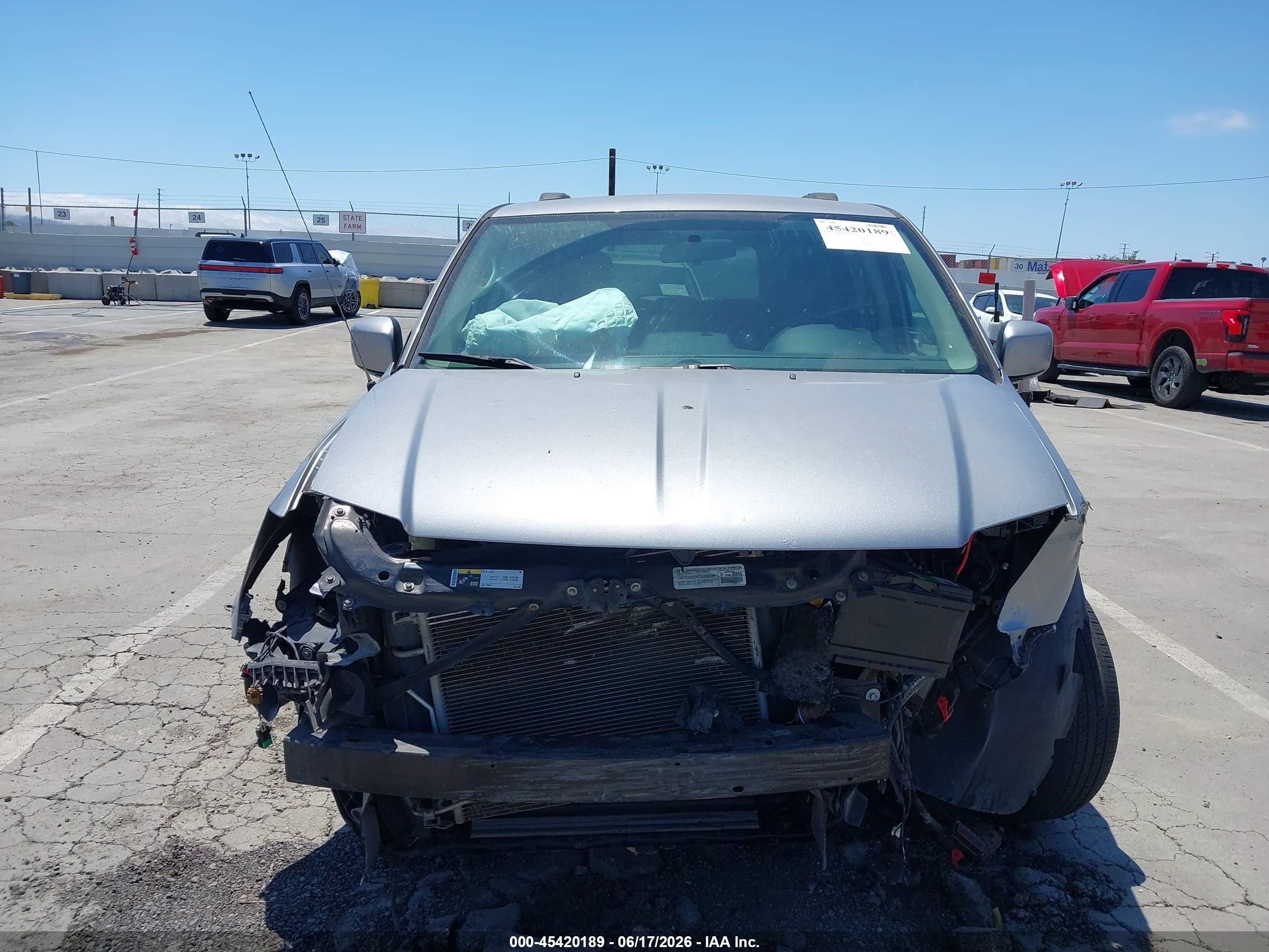 2014 Dodge Grand Caravan Sxt Серебряный vin: 2C4RDGCG0ER323362