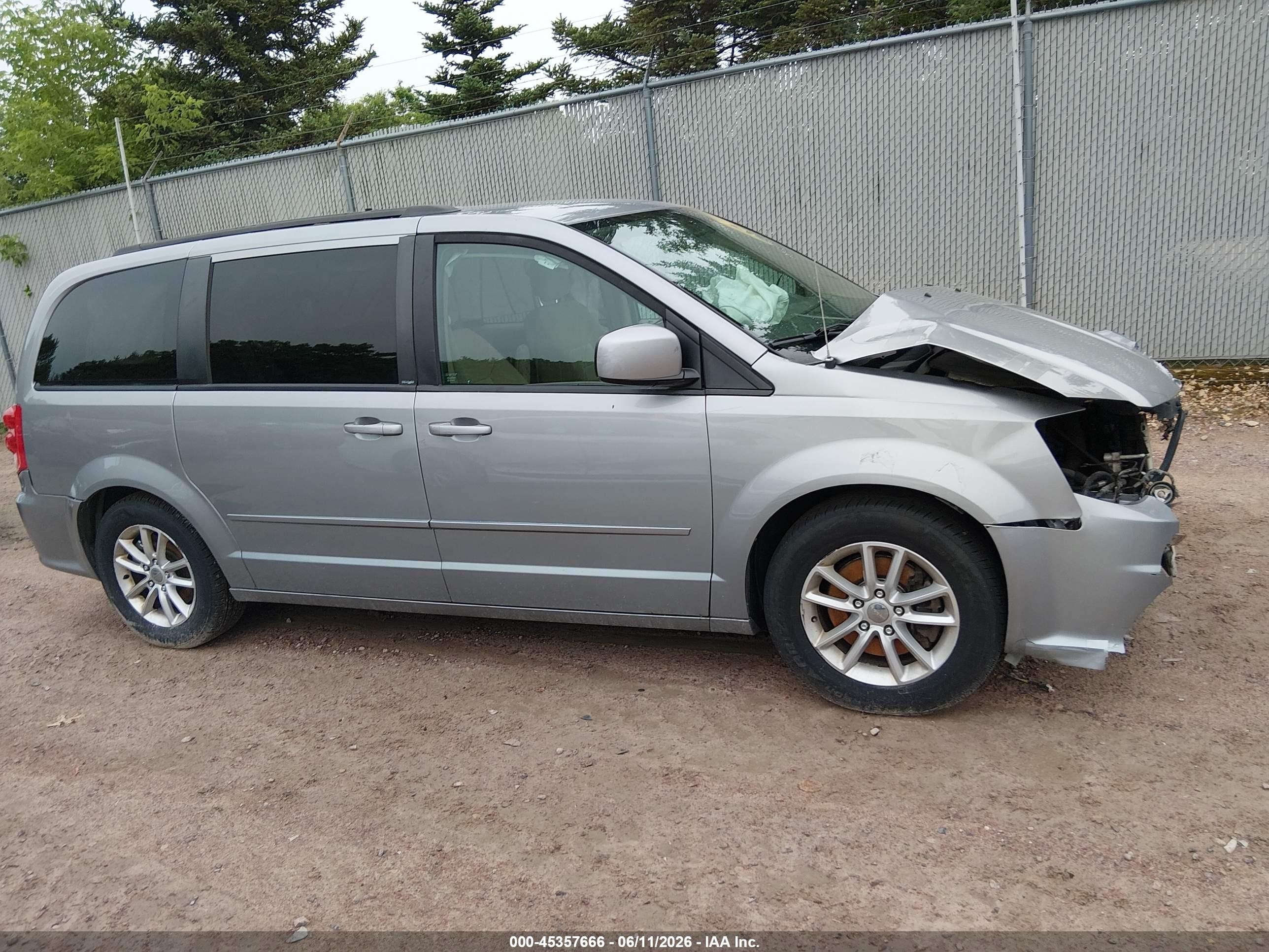 2014 Dodge Grand Caravan Sxt Silver vin: 2C4RDGCG0ER333728