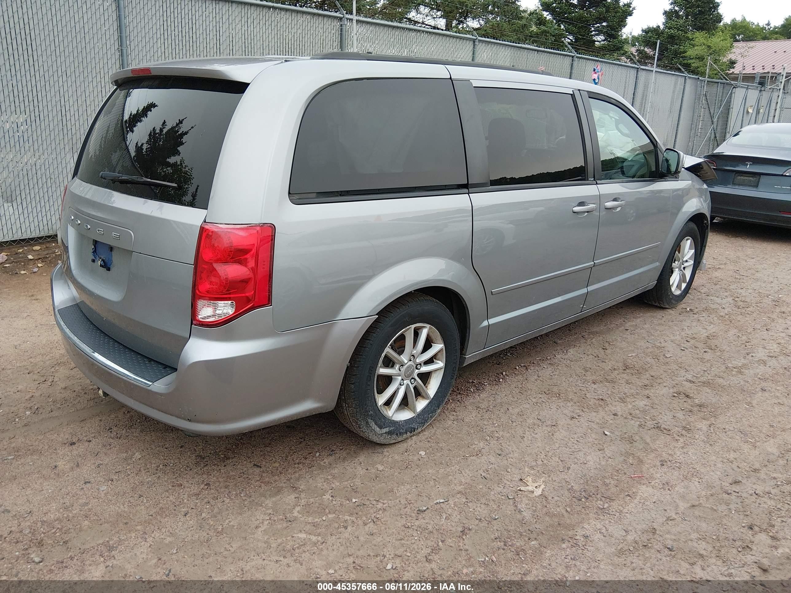 2014 Dodge Grand Caravan Sxt Silver vin: 2C4RDGCG0ER333728