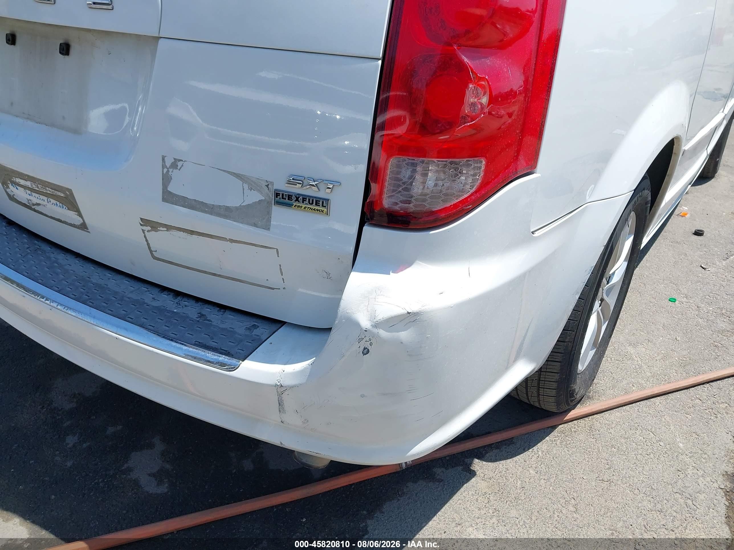 2014 Dodge Grand Caravan Sxt White vin: 2C4RDGCG0ER401851
