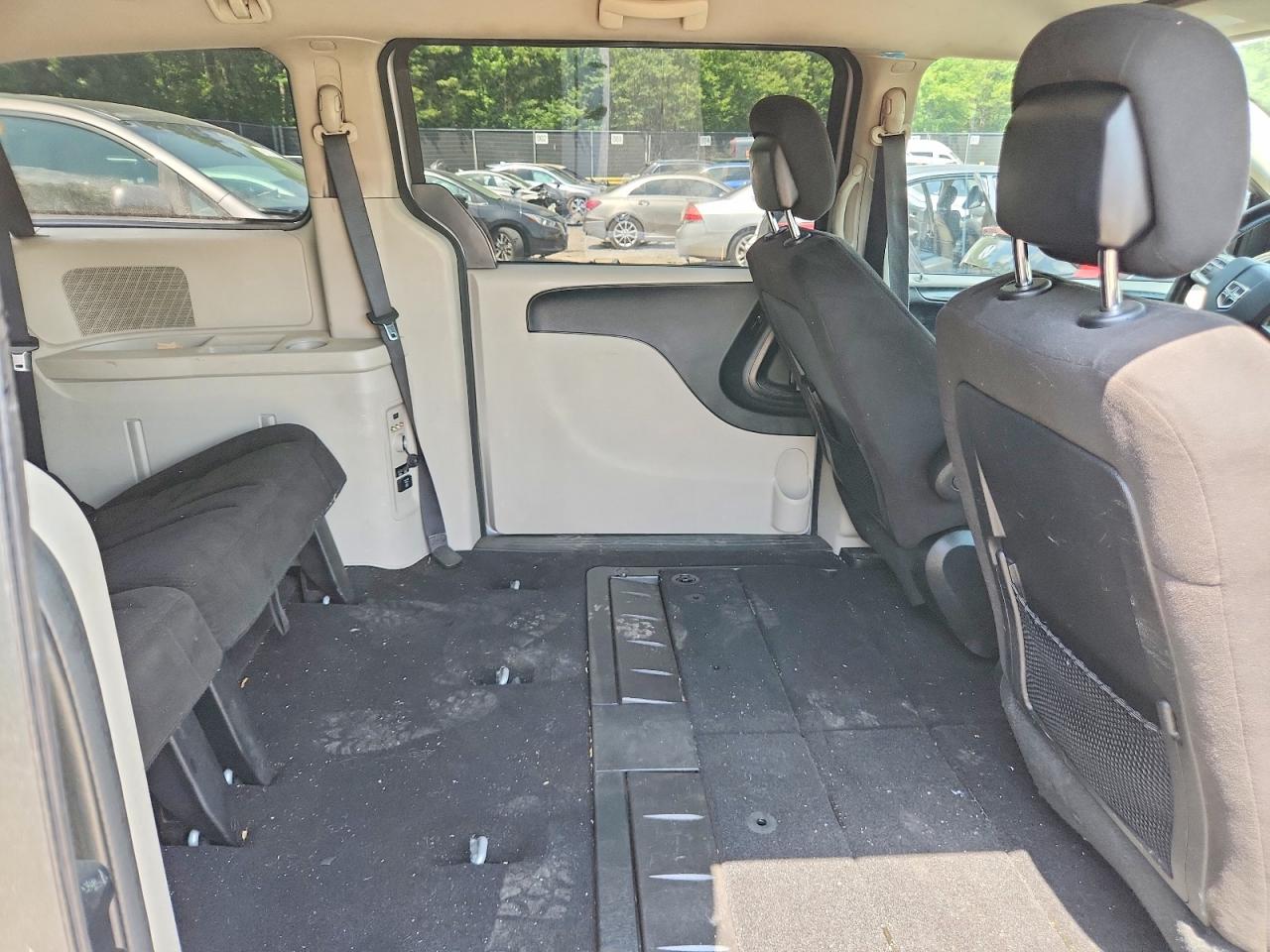2014 Dodge Grand Caravan Sxt Silver vin: 2C4RDGCG0ER473696