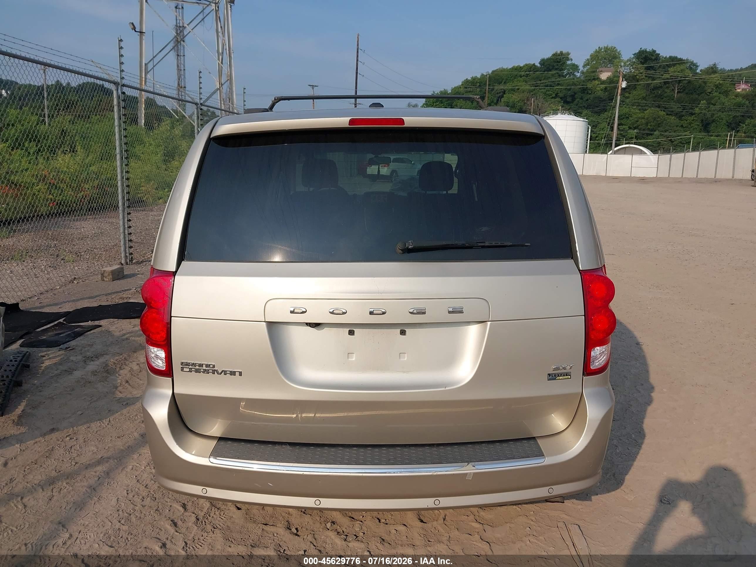 2015 Dodge Grand Caravan Sxt Beige vin: 2C4RDGCG0FR555509