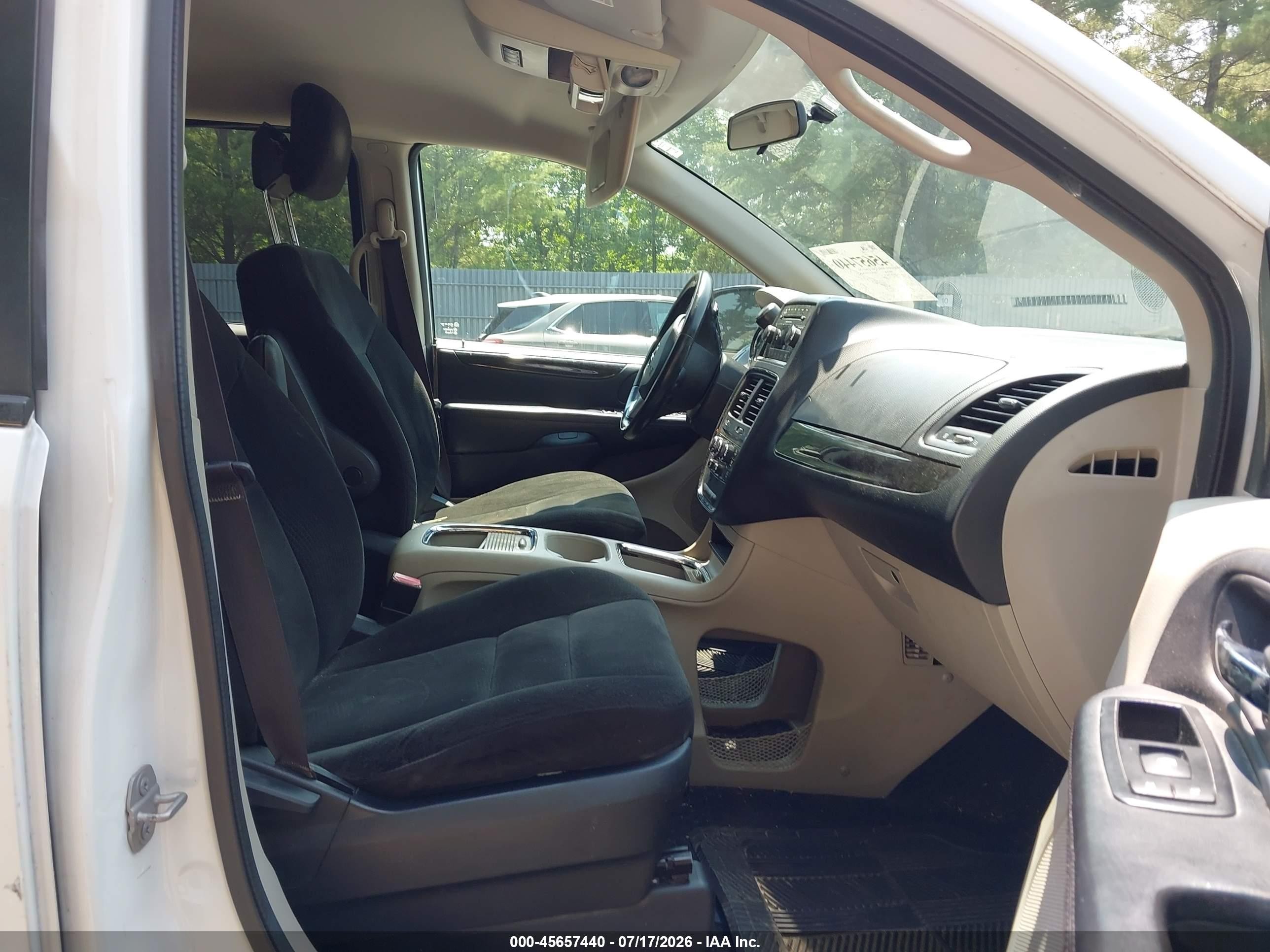 2015 Dodge Grand Caravan Sxt White vin: 2C4RDGCG0FR597999