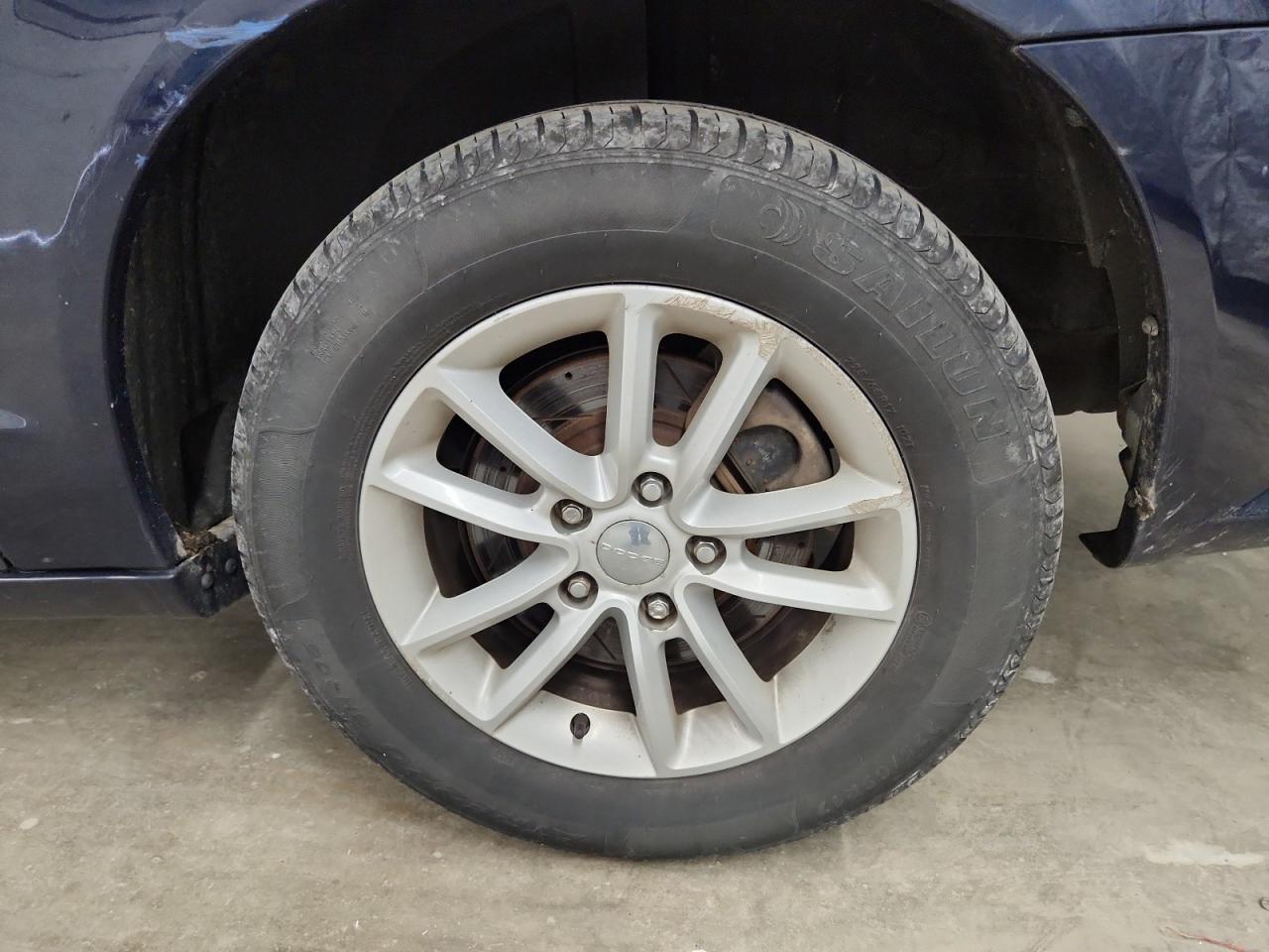 2015 Dodge Grand Caravan Sxt Blue vin: 2C4RDGCG0FR718692 Damage: Left Rear Wheel, Curb Rash, > 12 Inches