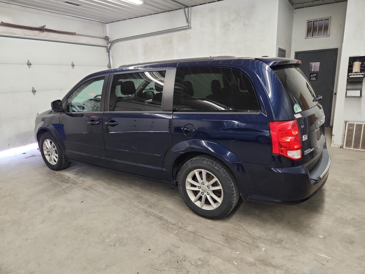 2015 Dodge Grand Caravan Sxt Blue vin: 2C4RDGCG0FR718692 Damage: Left Qtr Panel, Dent(S) W/ Paint Dmg, 7 To 8 Inches