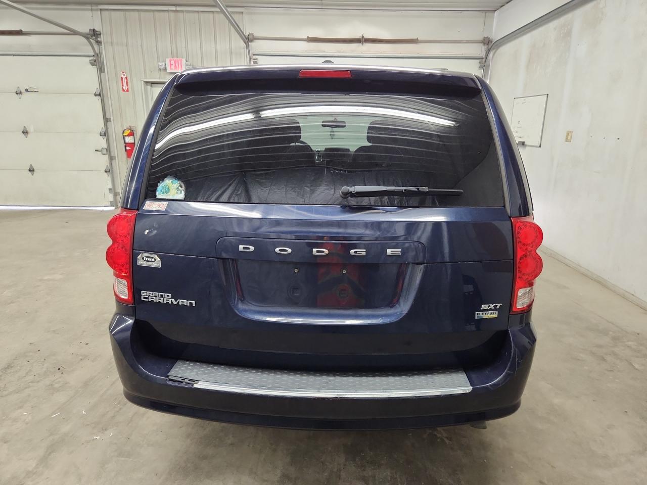 2015 Dodge Grand Caravan Sxt Blue vin: 2C4RDGCG0FR718692 Damage: Lift Gate, Dent(S) W/ Paint Dmg, 2 To 3 Inches