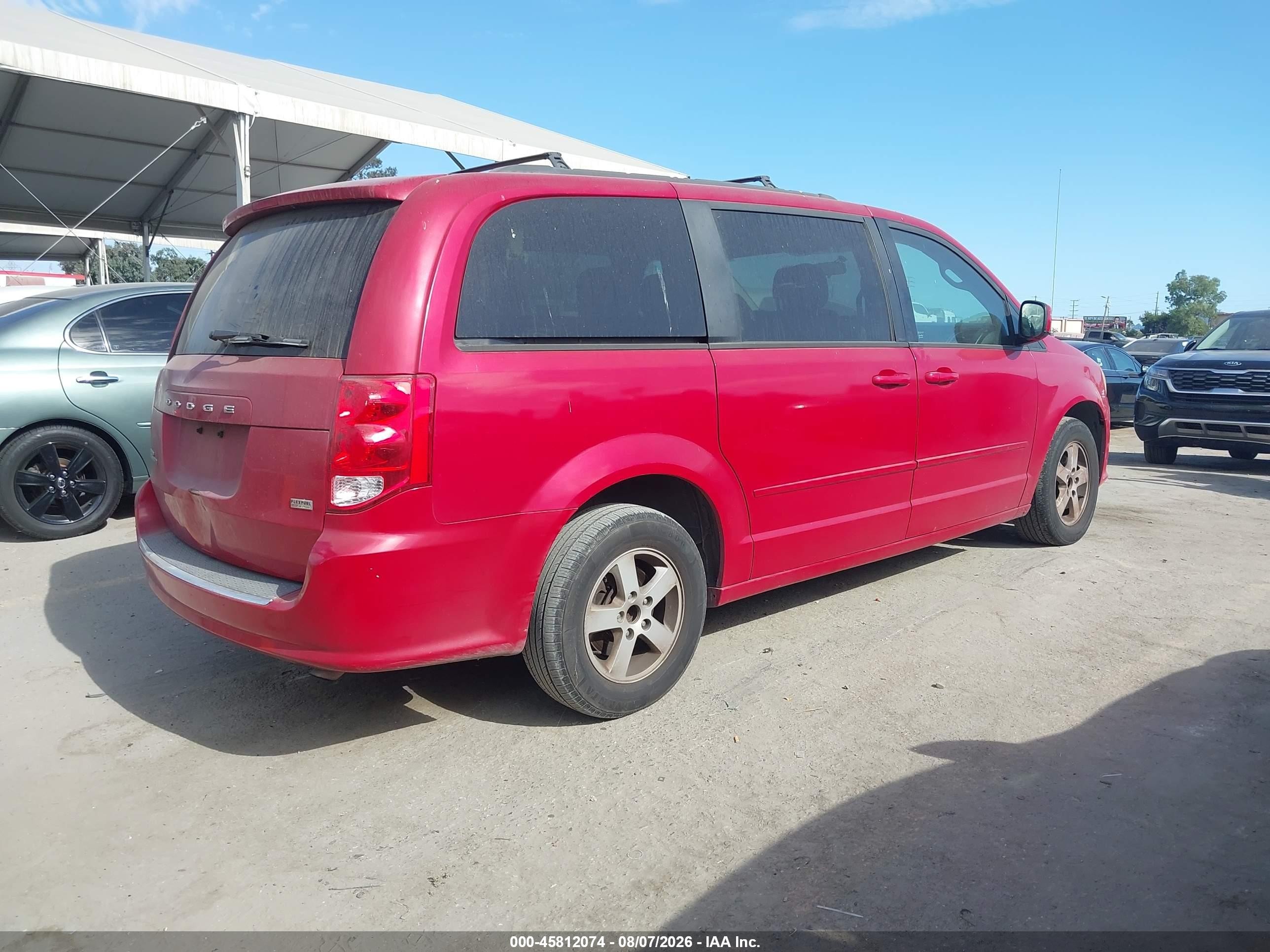 2013 Dodge Grand Caravan Sxt Красный vin: 2C4RDGCG1DR635995