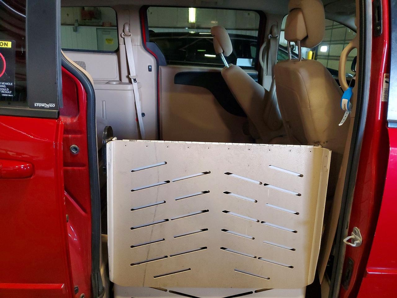2014 Dodge Grand Caravan Sxt Red vin: 2C4RDGCG1ER120500