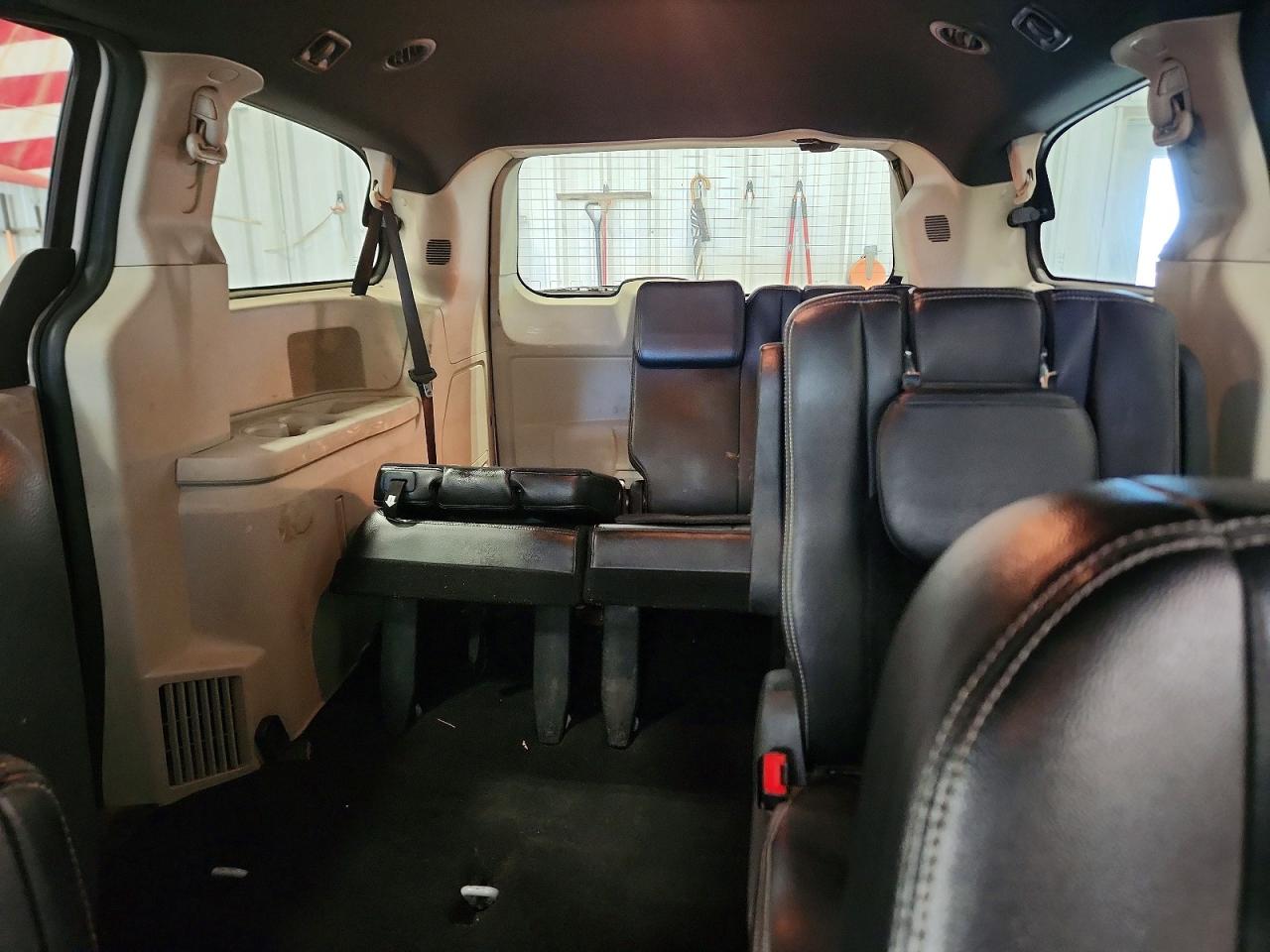 2014 Dodge Grand Caravan Sxt White vin: 2C4RDGCG1ER275483