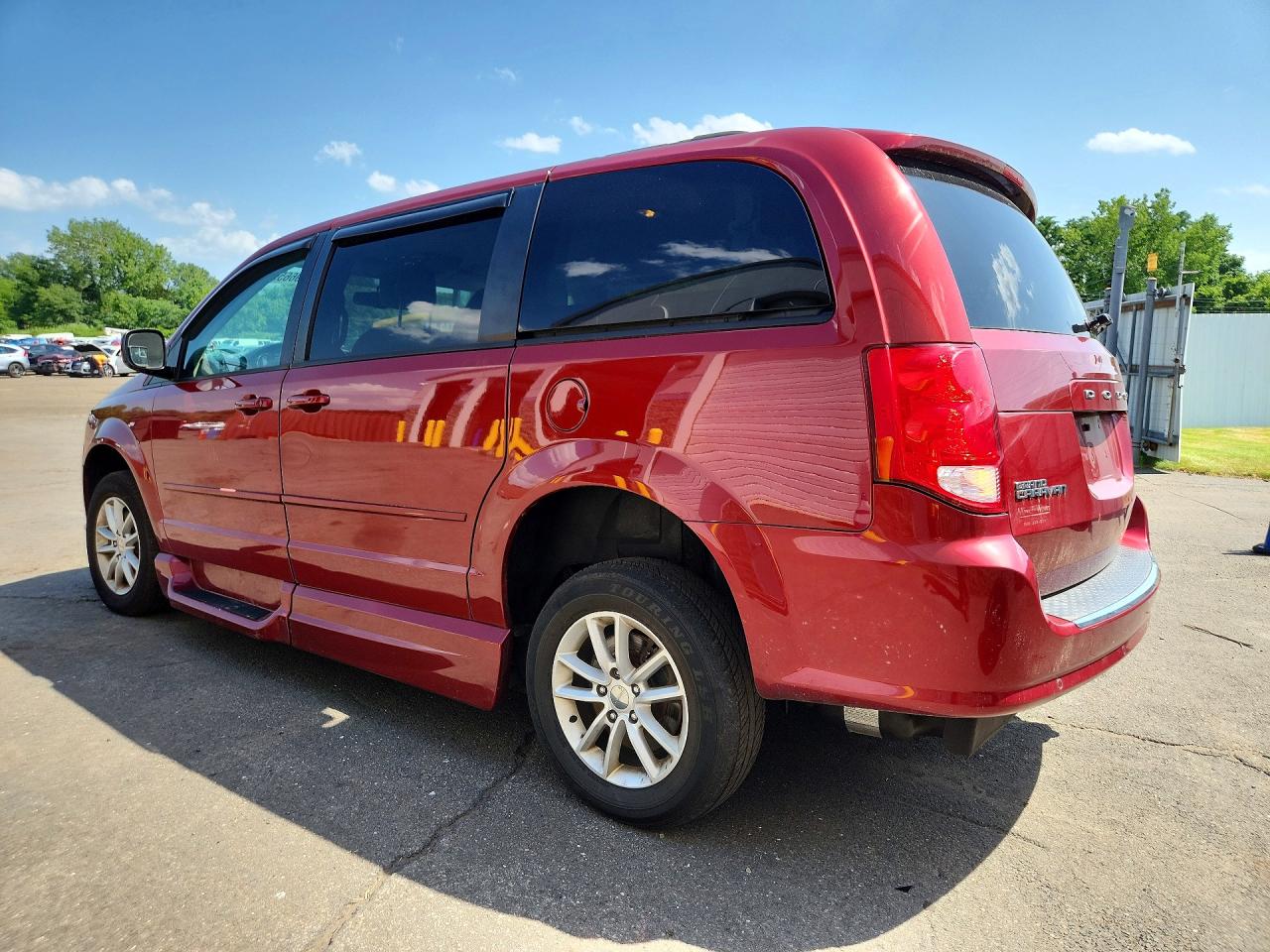 2014 Dodge Grand Caravan Sxt Red vin: 2C4RDGCG1ER334841