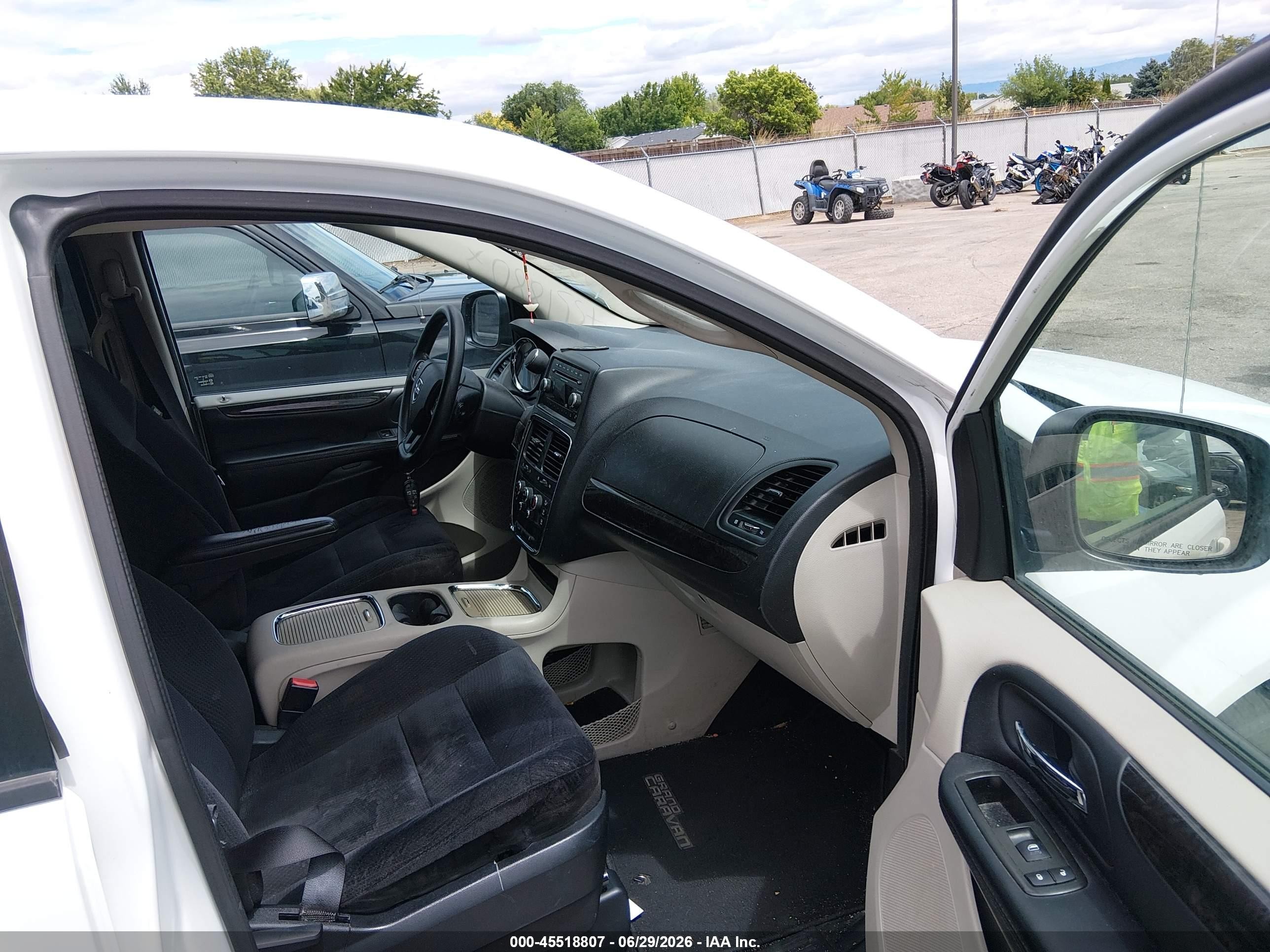 2014 Dodge Grand Caravan Sxt White vin: 2C4RDGCG1ER429058