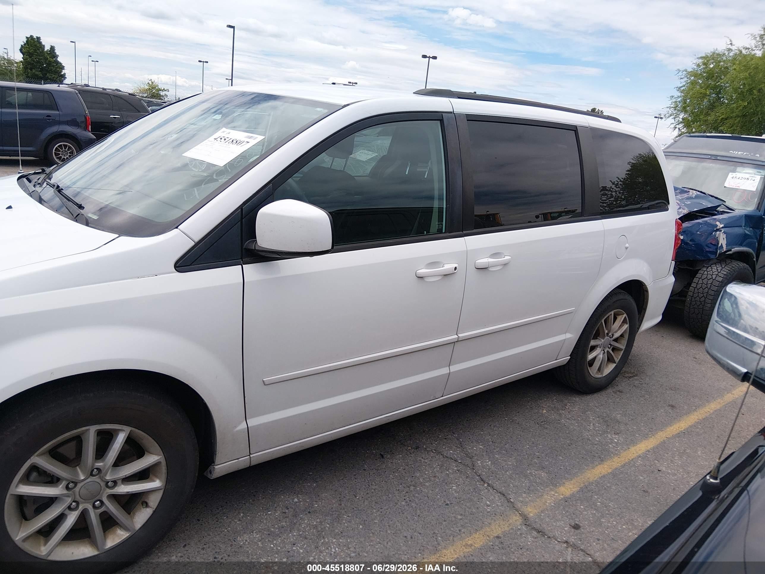 2014 Dodge Grand Caravan Sxt White vin: 2C4RDGCG1ER429058