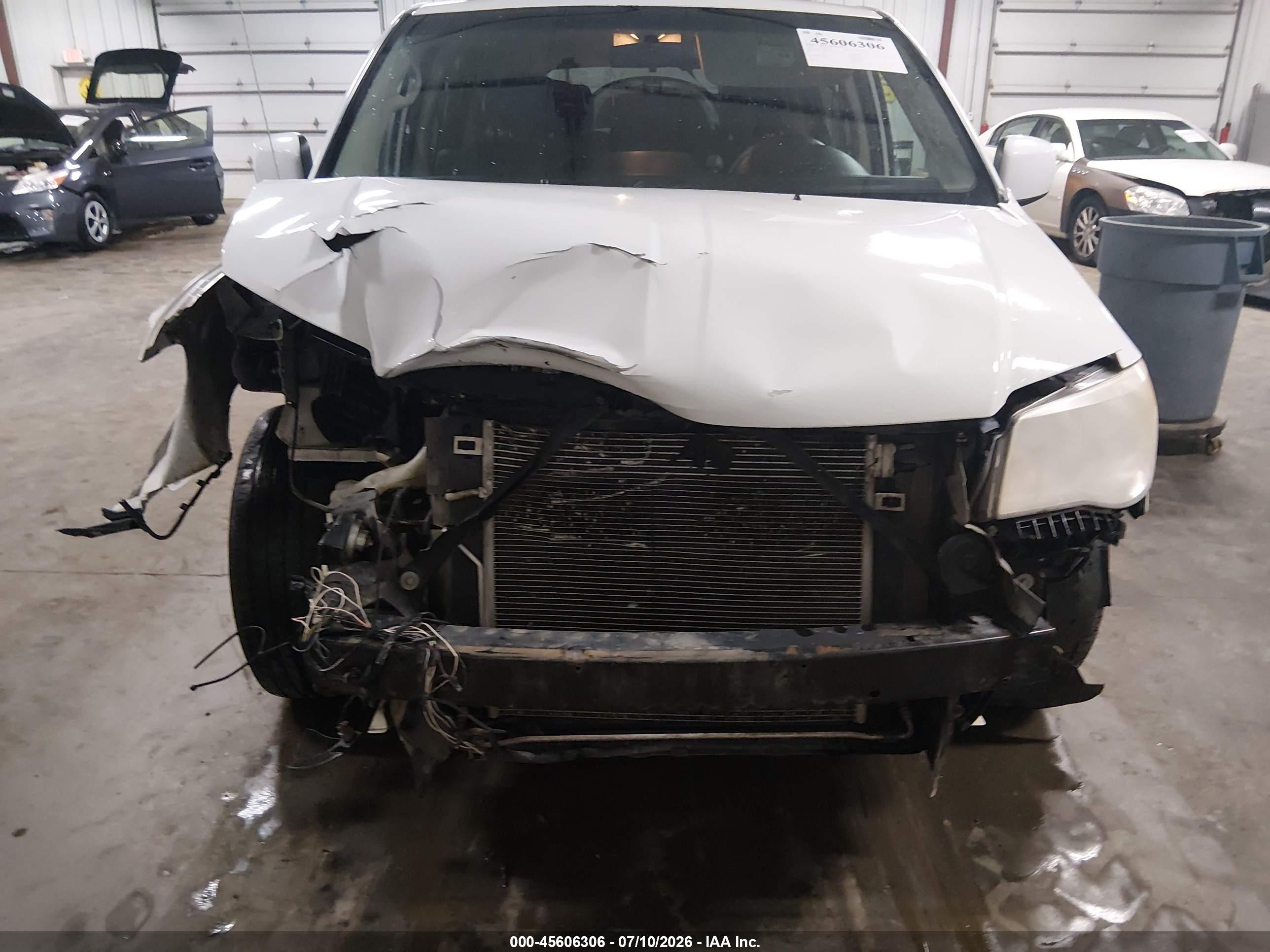 2014 Dodge Grand Caravan Sxt White vin: 2C4RDGCG1ER477367