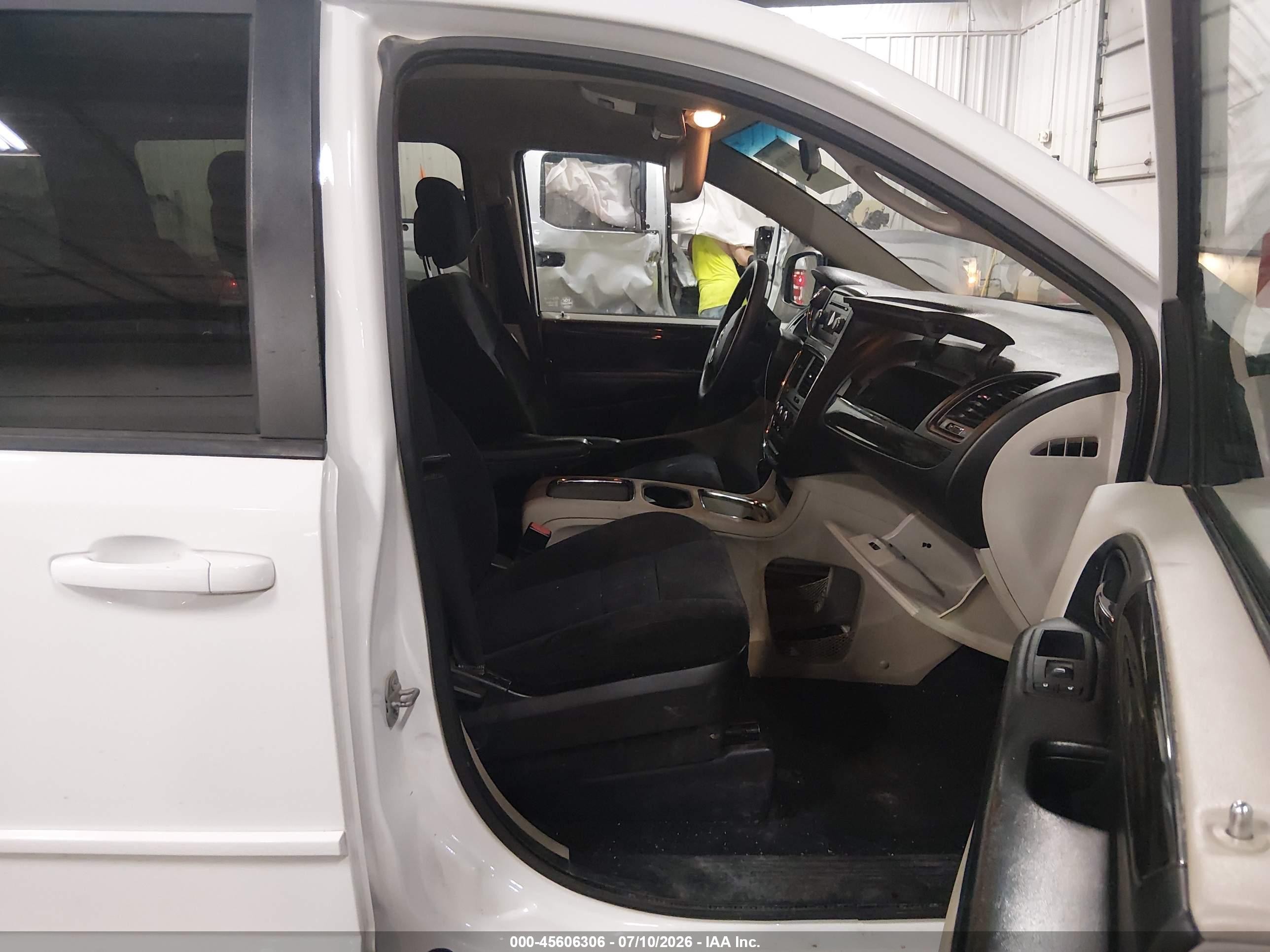 2014 Dodge Grand Caravan Sxt White vin: 2C4RDGCG1ER477367