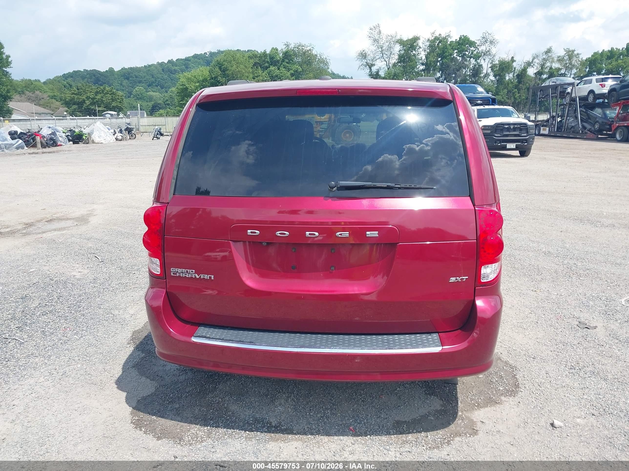 2015 Dodge Grand Caravan Sxt Maroon vin: 2C4RDGCG1FR668837