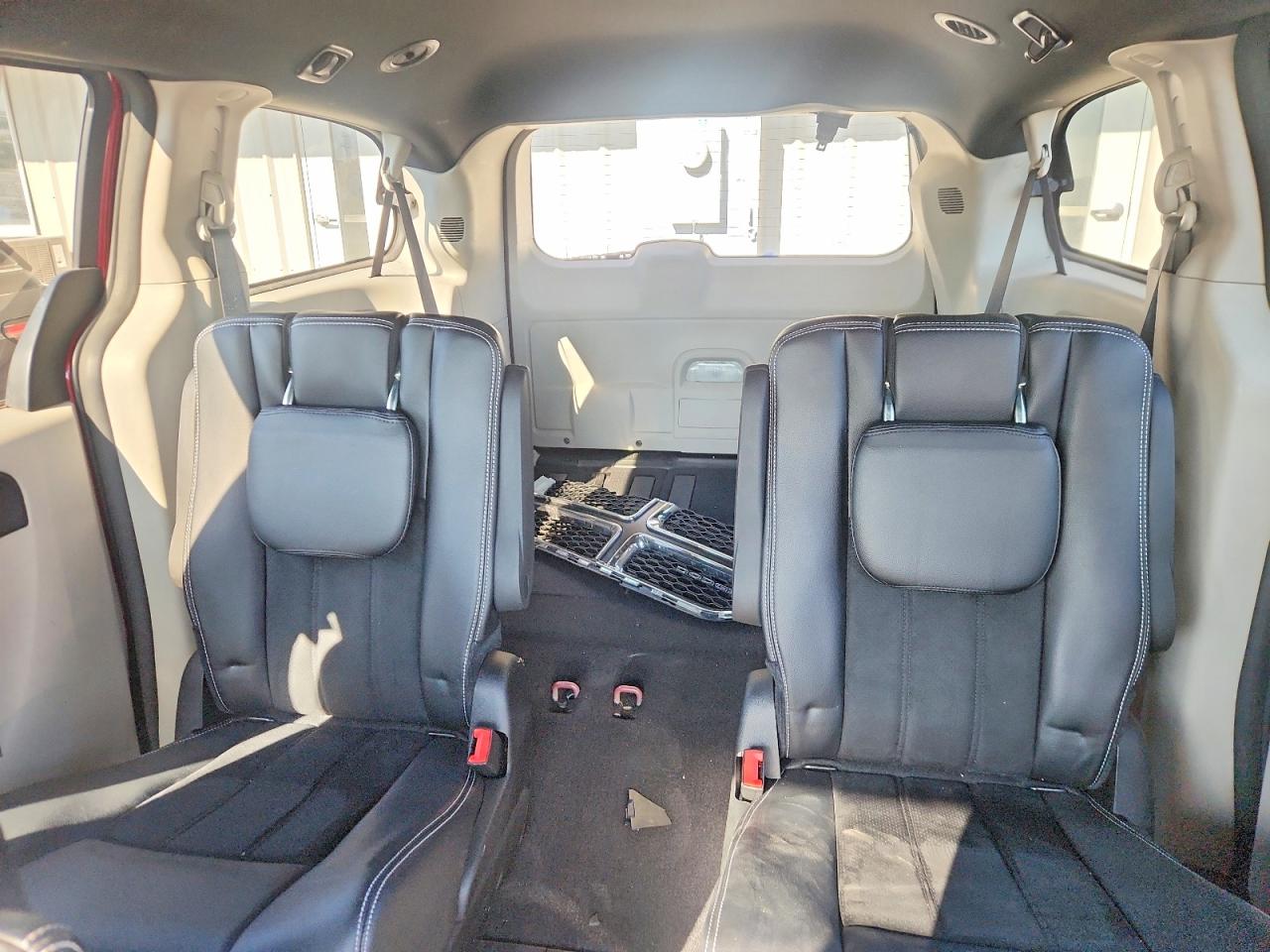 2015 Dodge Grand Caravan Sxt Burgundy vin: 2C4RDGCG1FR736828
