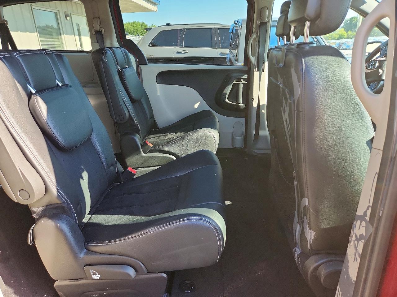 2015 Dodge Grand Caravan Sxt Burgundy vin: 2C4RDGCG1FR736828