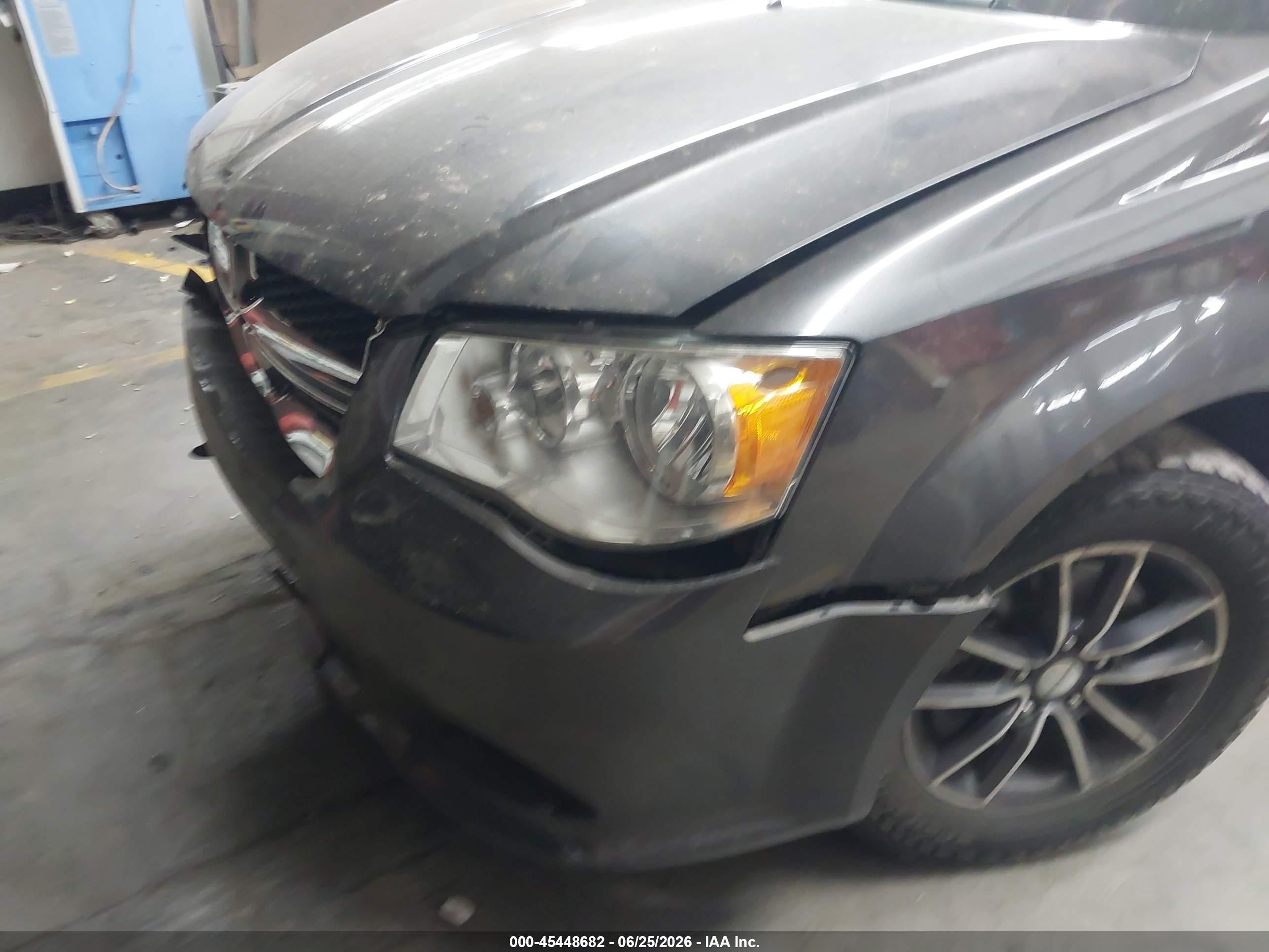 2017 Dodge Grand Caravan Sxt Серый vin: 2C4RDGCG1HR814561